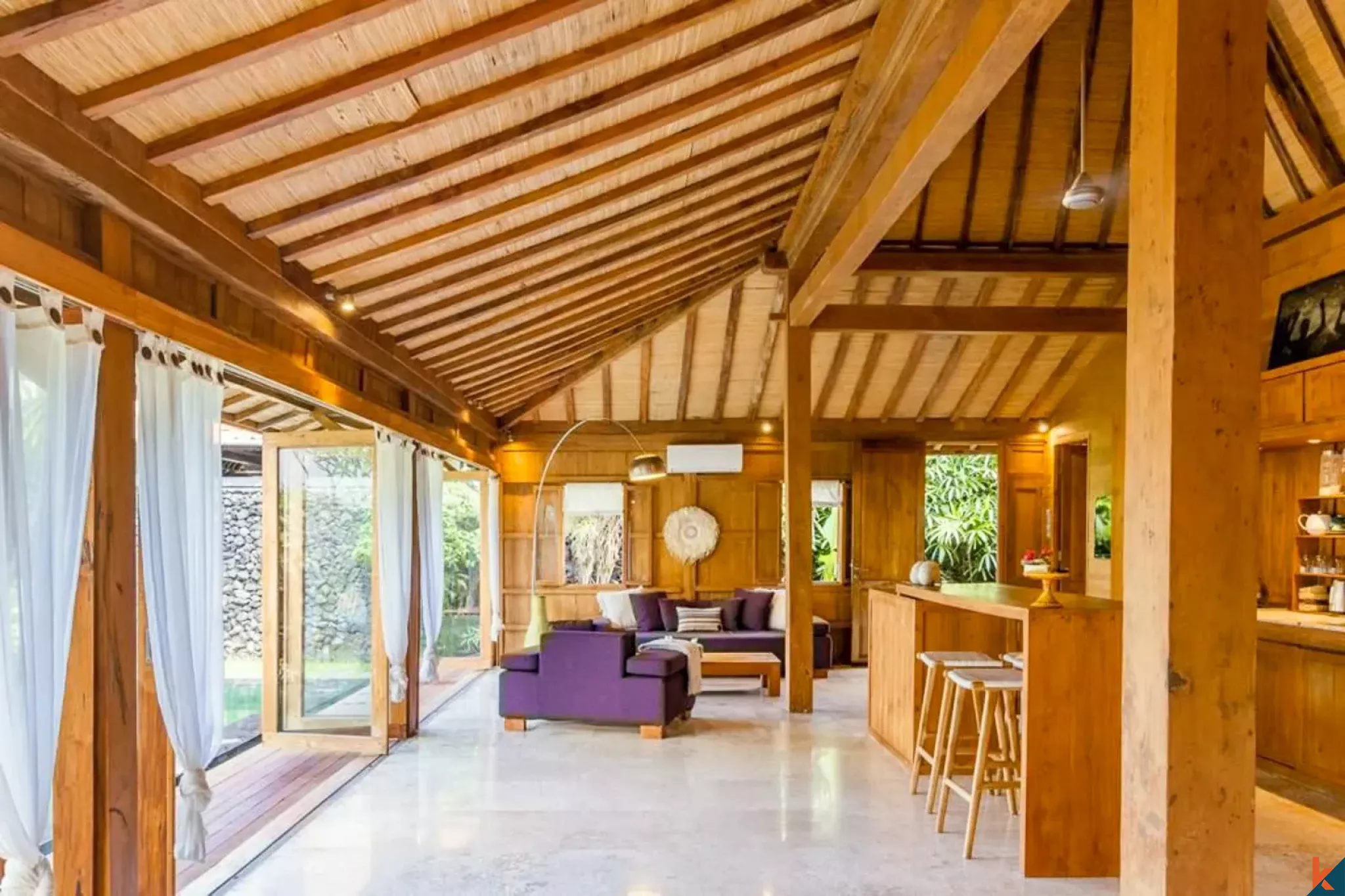 Properti bergaya joglo dua kamar tidur yang indah di Batu Bolong