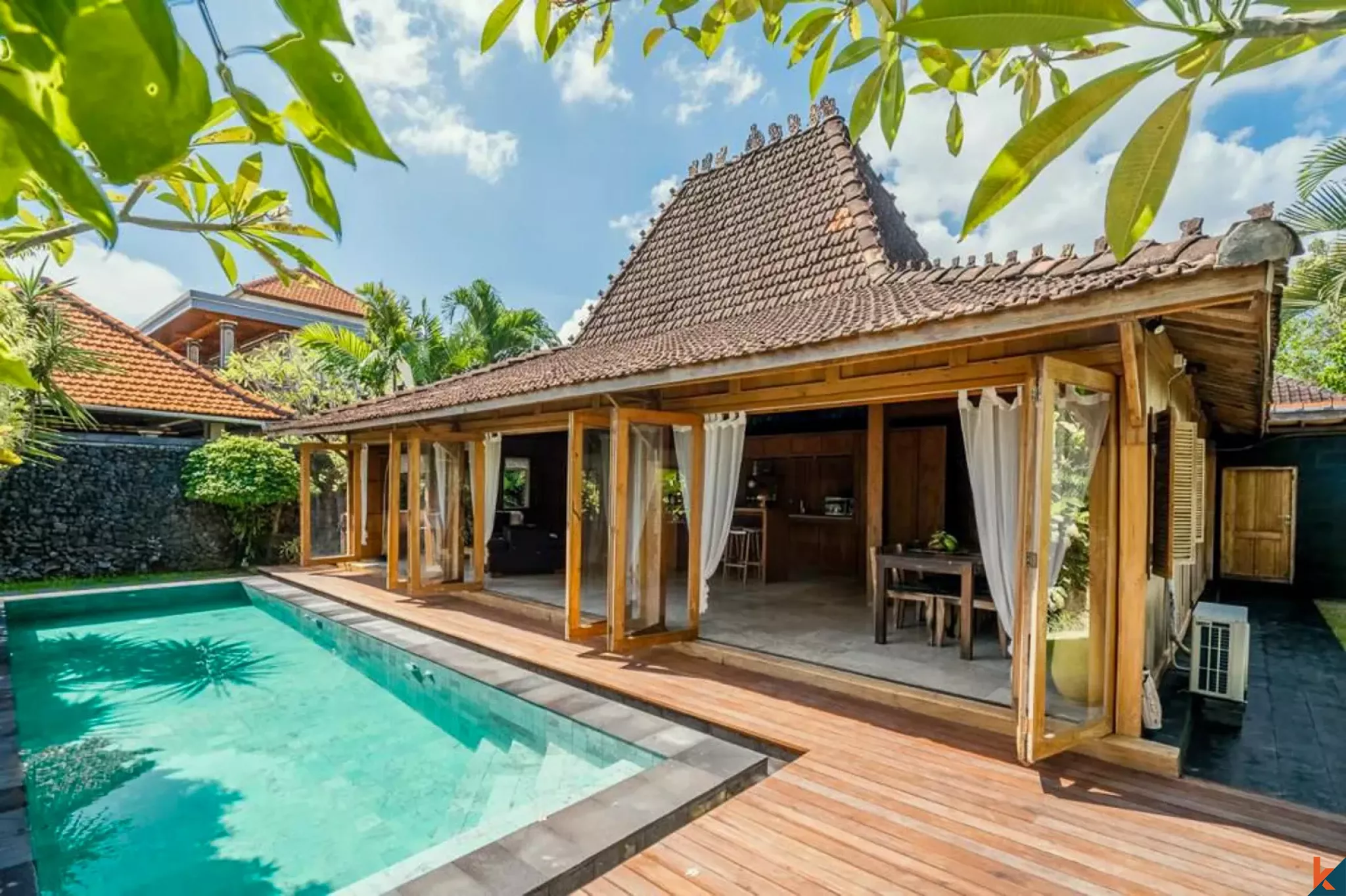 Properti bergaya joglo dua kamar tidur yang indah di Batu Bolong