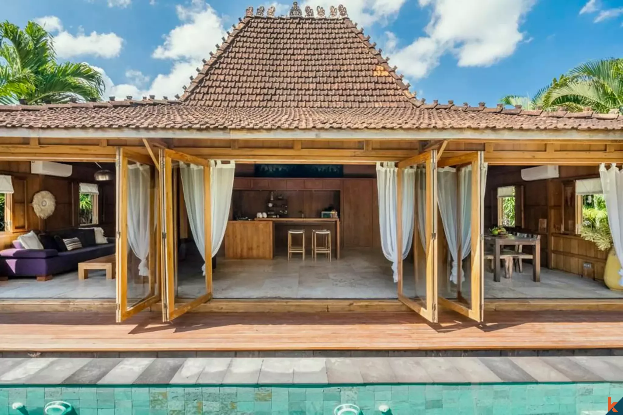 Properti bergaya joglo dua kamar tidur yang indah di Batu Bolong