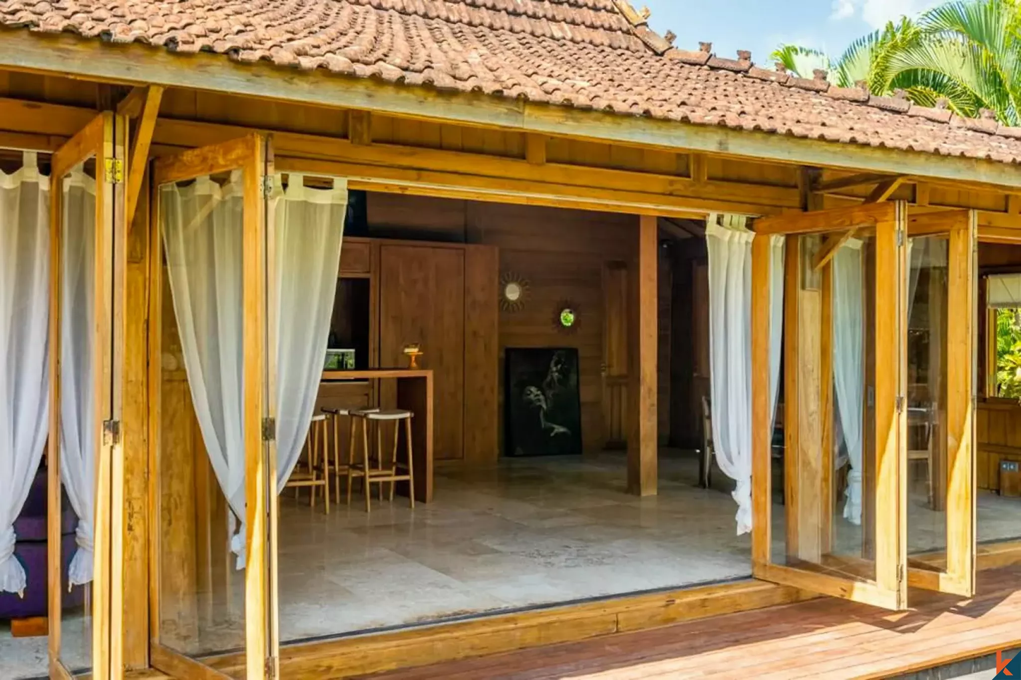 Properti bergaya joglo dua kamar tidur yang indah di Batu Bolong