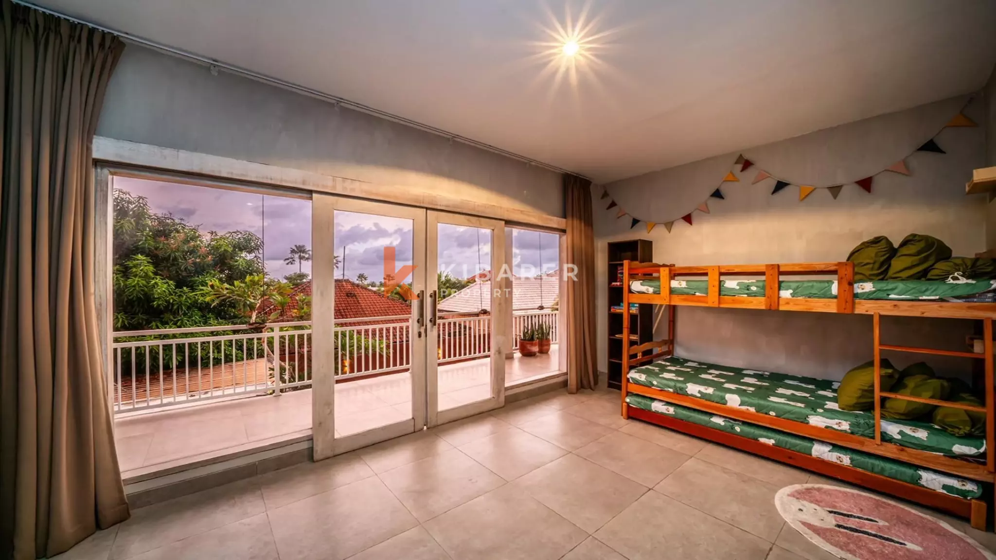 Hunian Keluarga yang Nyaman: Vila Tiga Kamar Tidur dengan Ruang Tamu Terbuka di Umalas