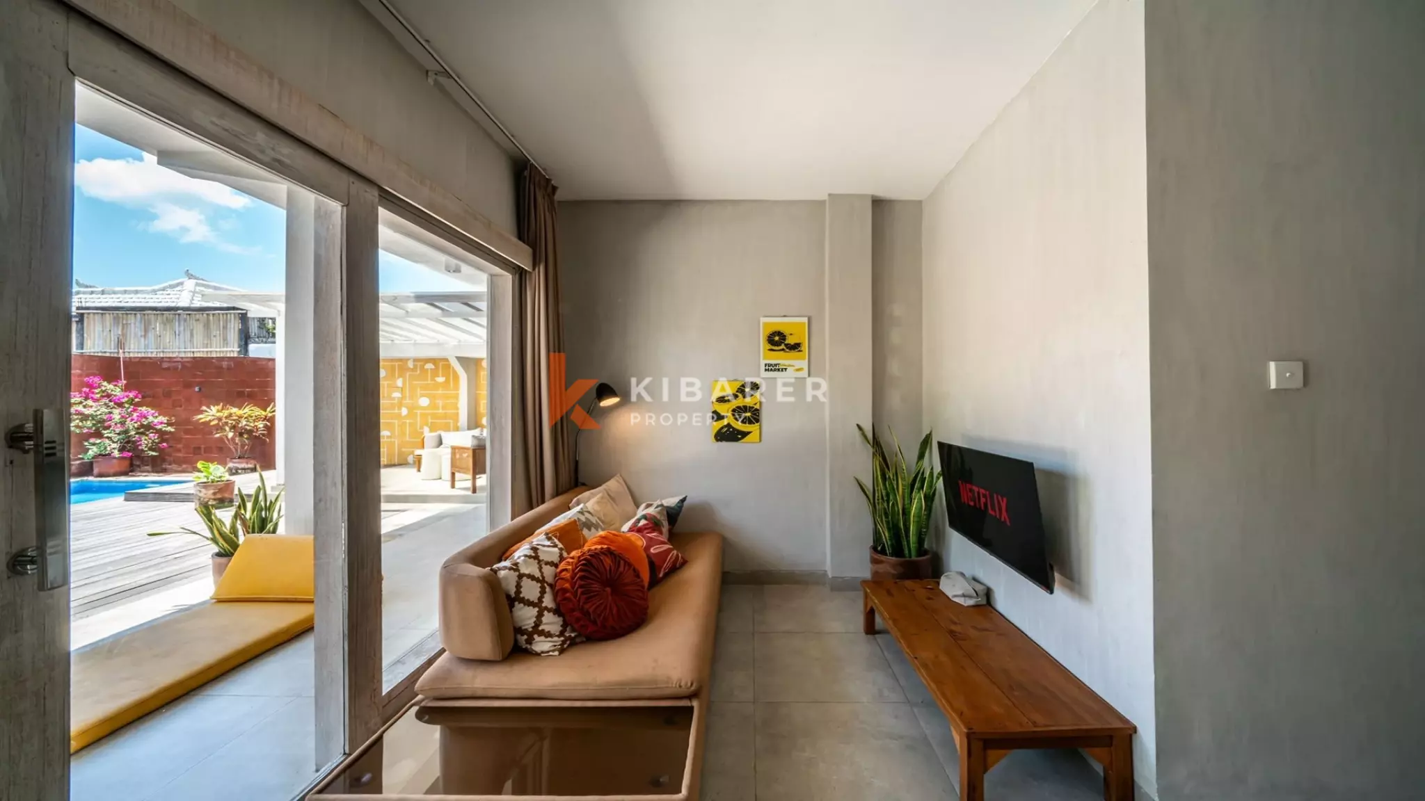 Hunian Keluarga yang Nyaman: Vila Tiga Kamar Tidur dengan Ruang Tamu Terbuka di Umalas