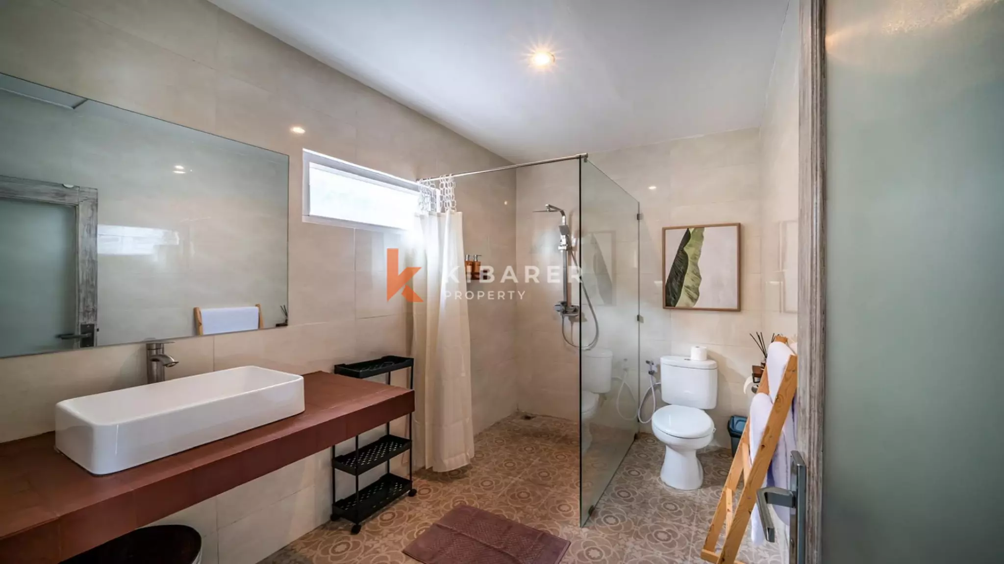 Hunian Keluarga yang Nyaman: Vila Tiga Kamar Tidur dengan Ruang Tamu Terbuka di Umalas