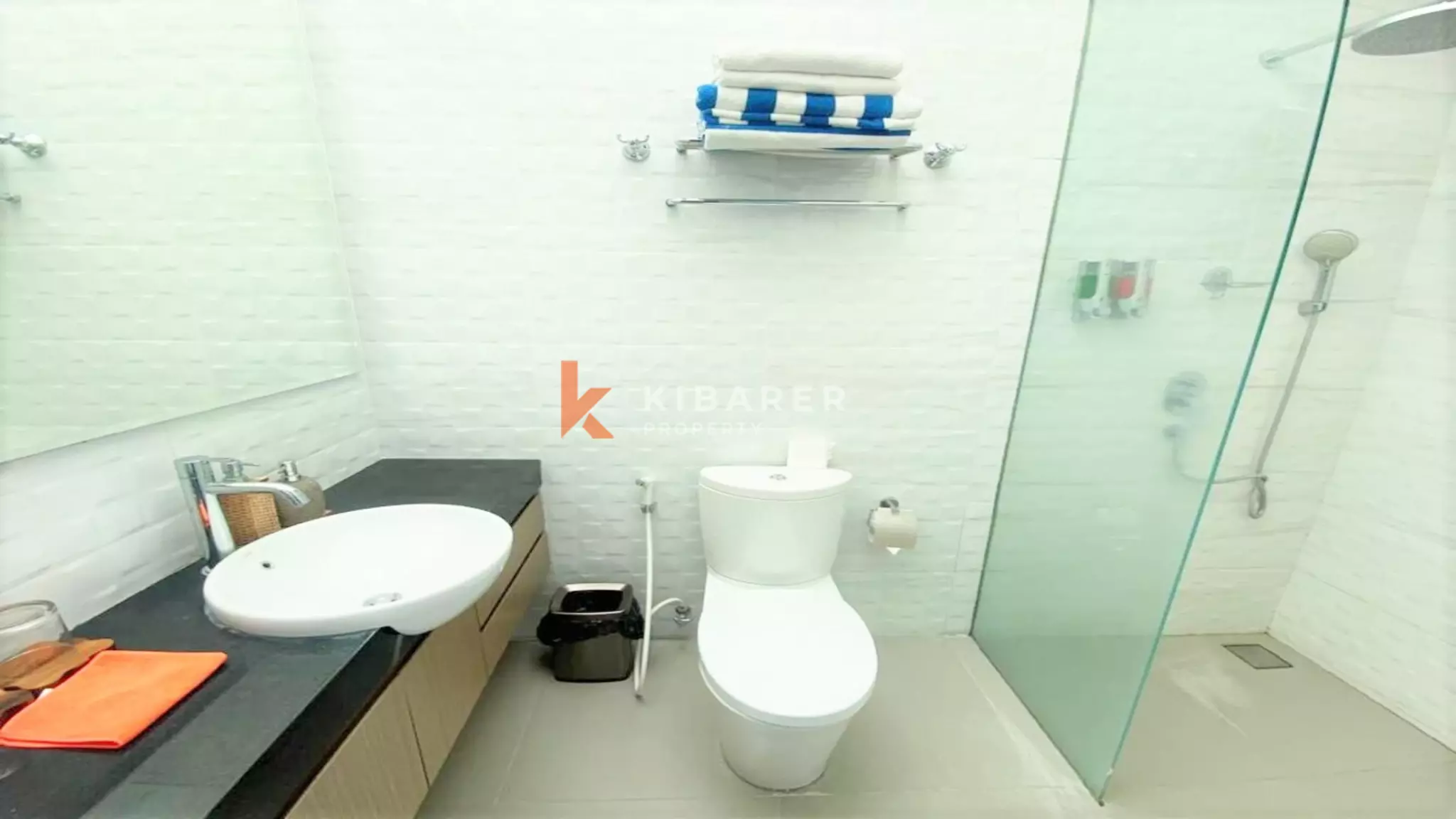 Your Private Getaway: Two-Bedroom Enclosed Living Villa in Ungasan