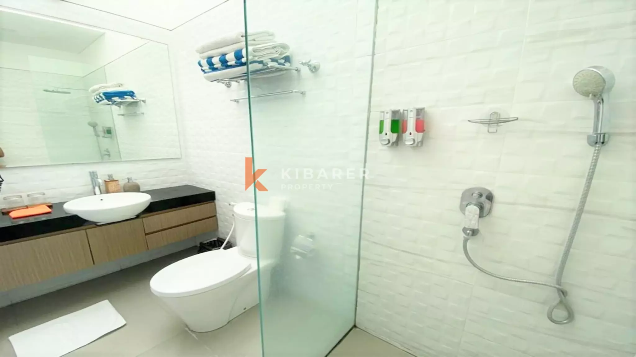 Your Private Getaway: Two-Bedroom Enclosed Living Villa in Ungasan