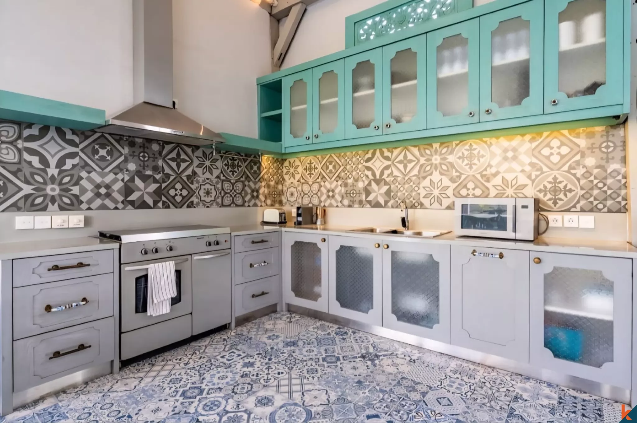 Stylish 3-Bedroom Tropical Villa with Private Pool in Babakan