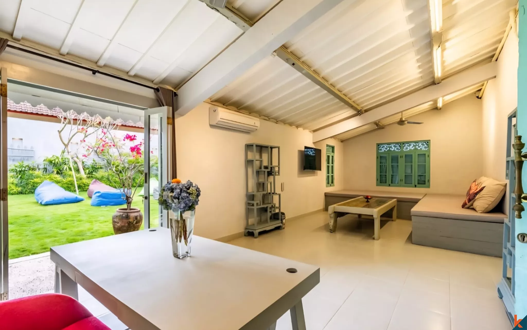 Stylish 3-Bedroom Tropical Villa with Private Pool in Babakan