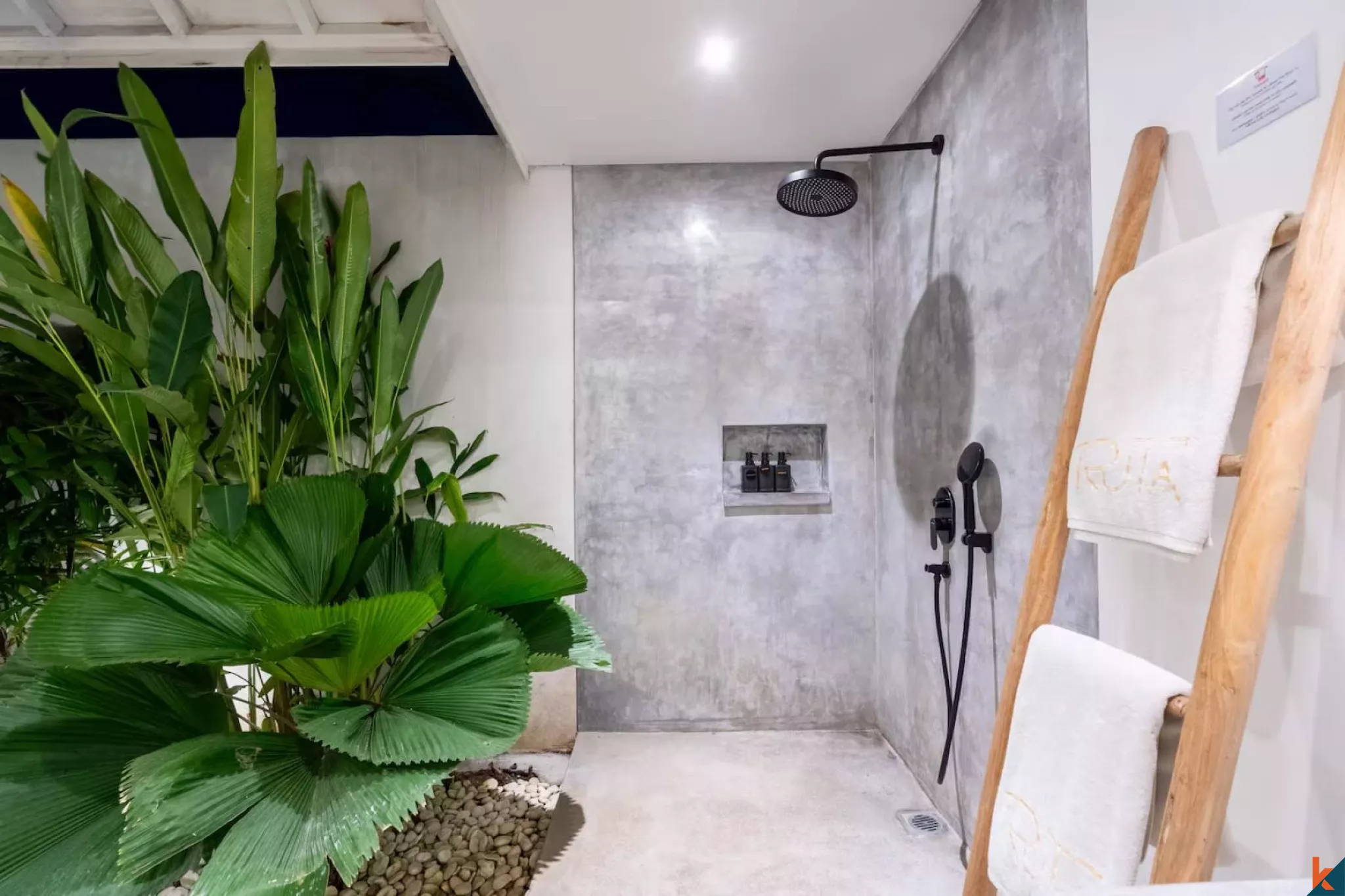 Villas jumelées tropicales modernes à louer à proximité de la plage à Nyanyi