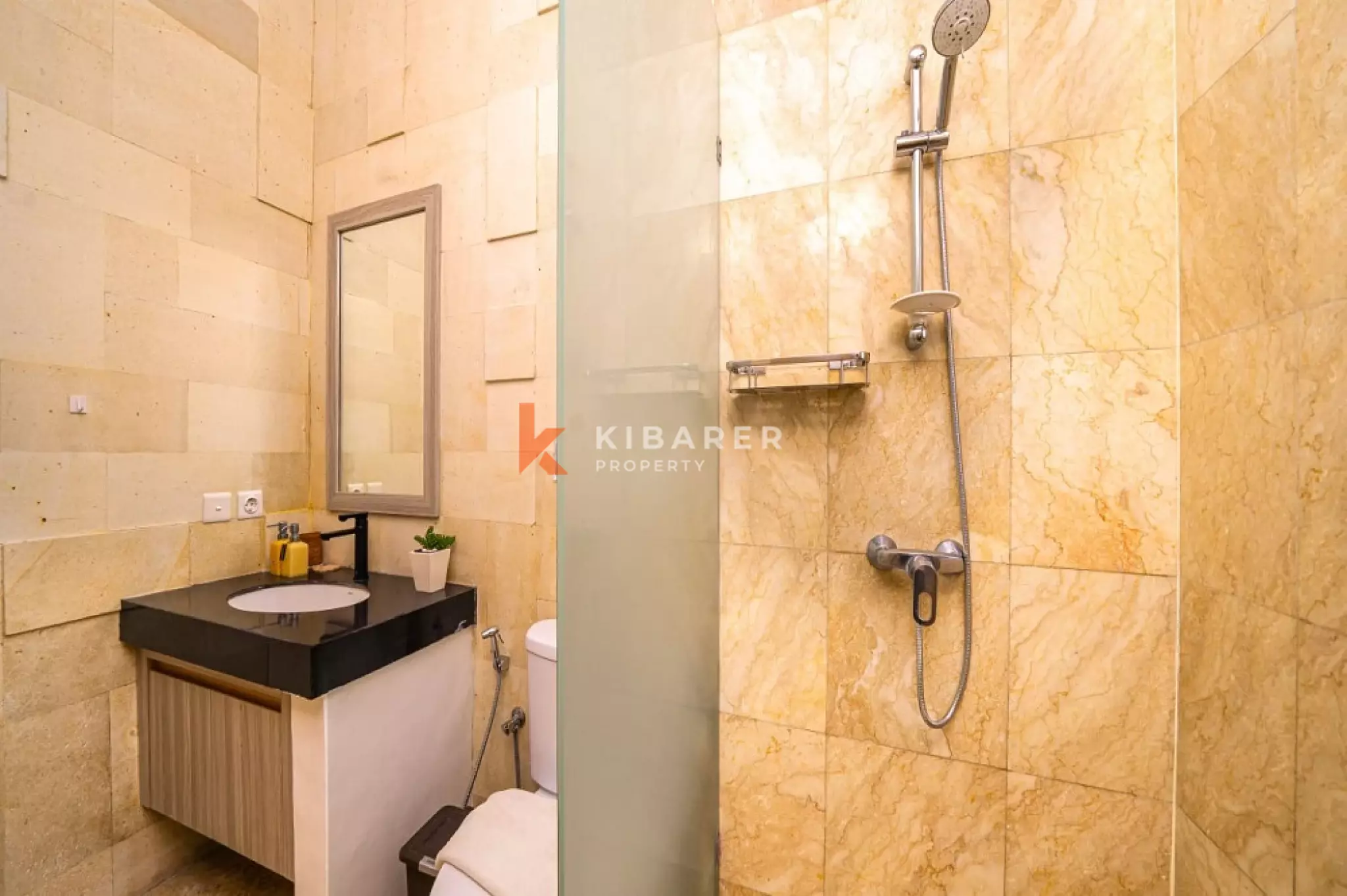 Vie luxueuse dans une villa de trois chambres au centre de Berawa