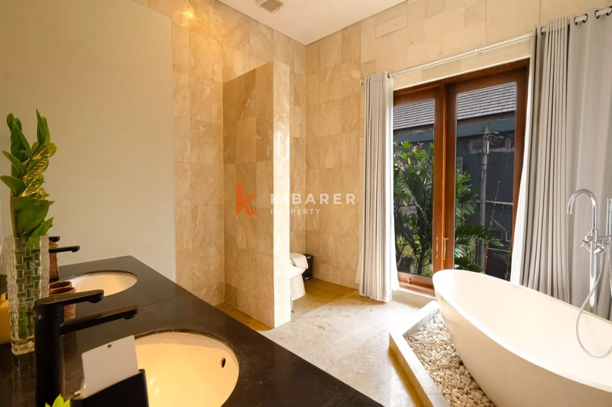 Vie luxueuse dans une villa de trois chambres au centre de Berawa