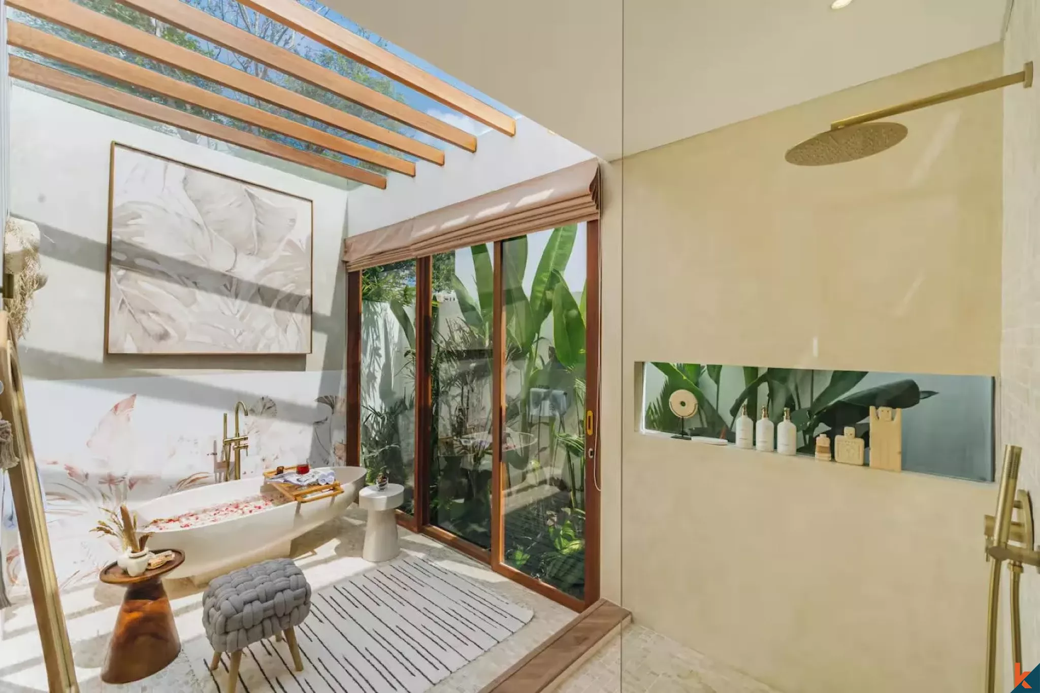 Tropical Haven One Bedroom Leasehold Villa Walking Distance to the Beach in Canggu
