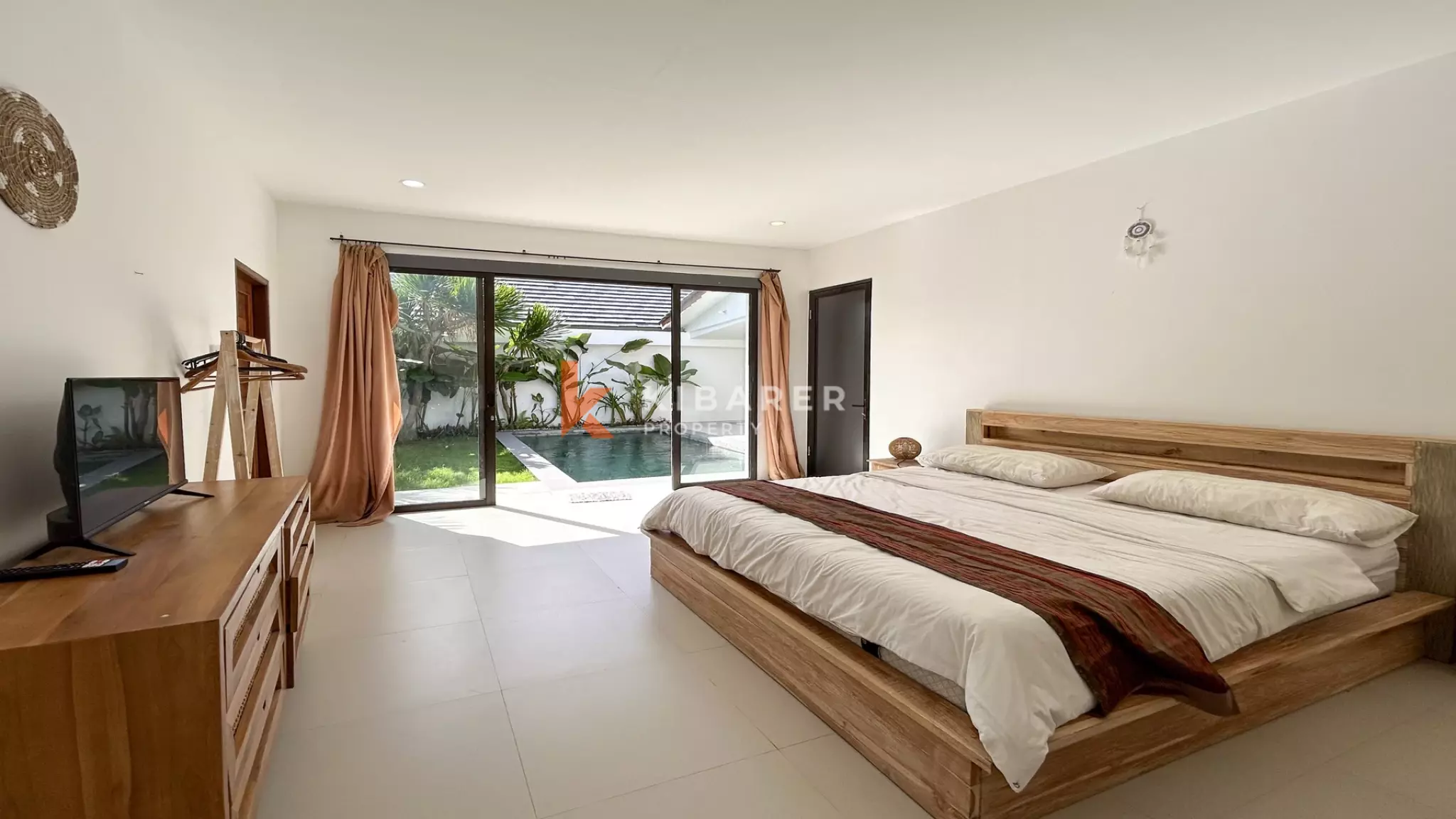 Stunning Two-Bedroom Enclosed Living Tropical Villa in Pererenan