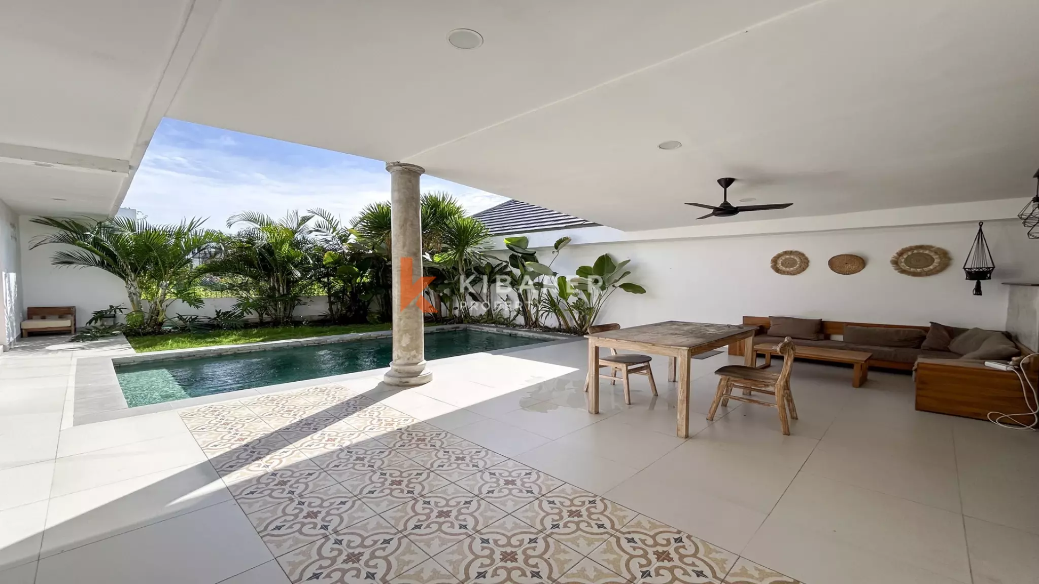 Stunning Two-Bedroom Enclosed Living Tropical Villa in Pererenan