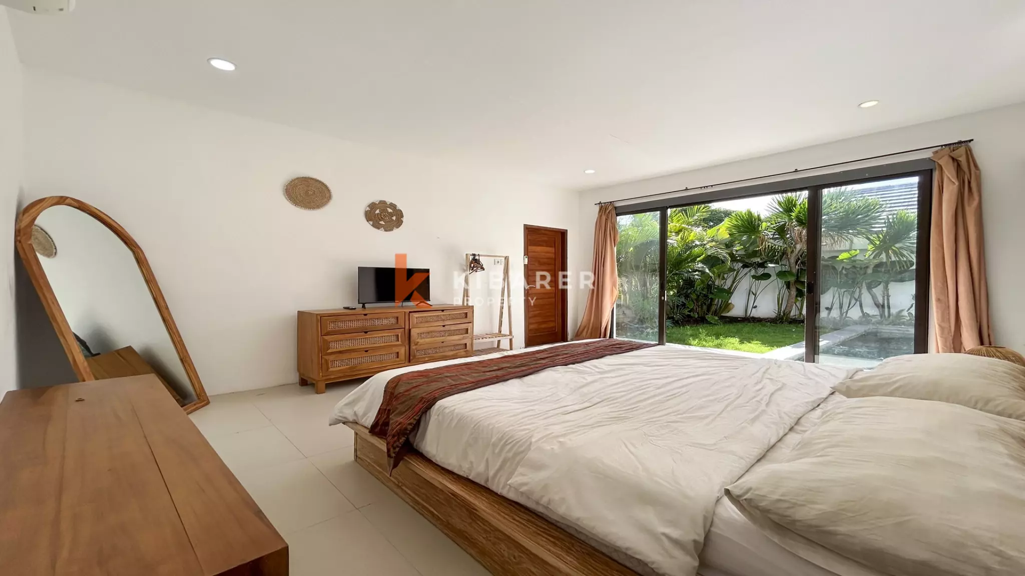 Stunning Two-Bedroom Enclosed Living Tropical Villa in Pererenan