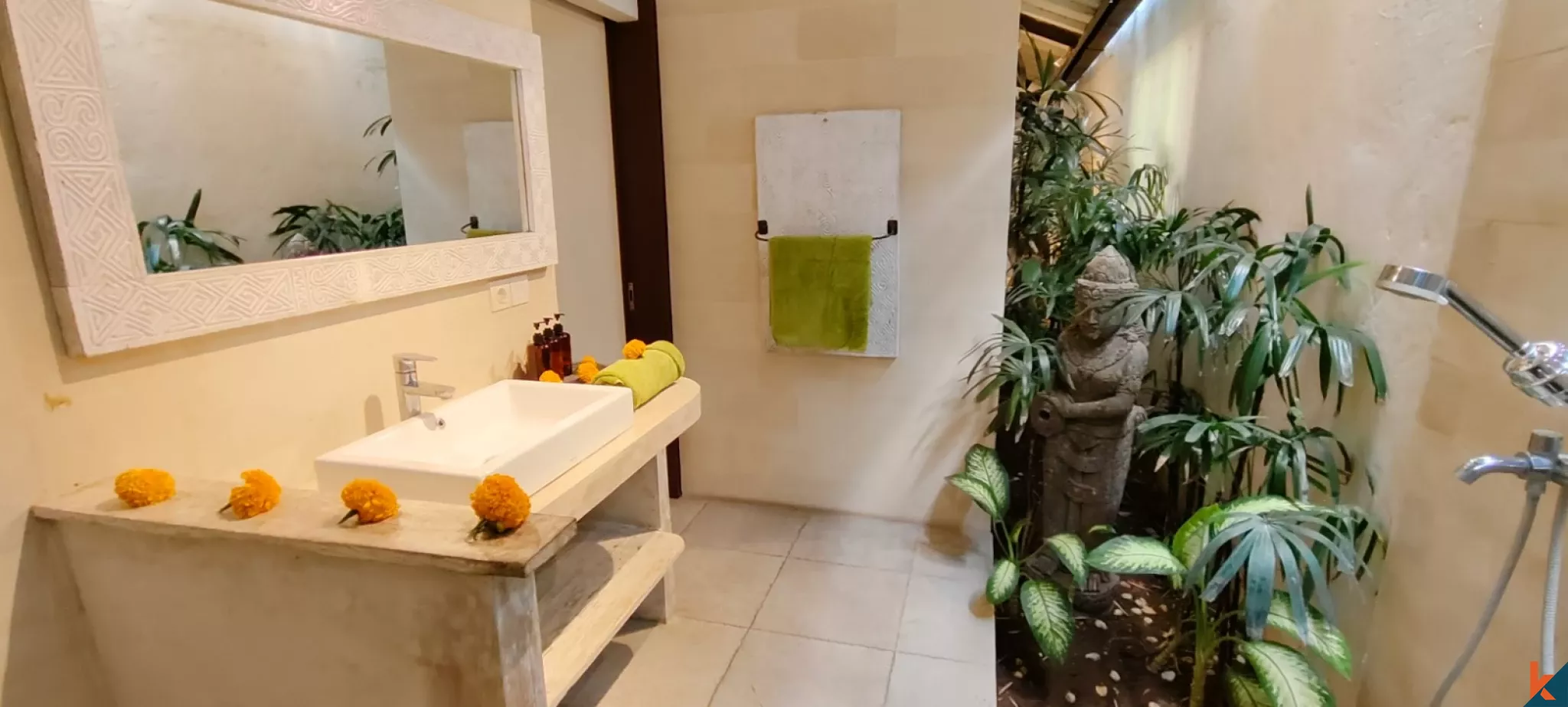 Tropical 2-Bedroom Villa with Private Pool in Kerobokan