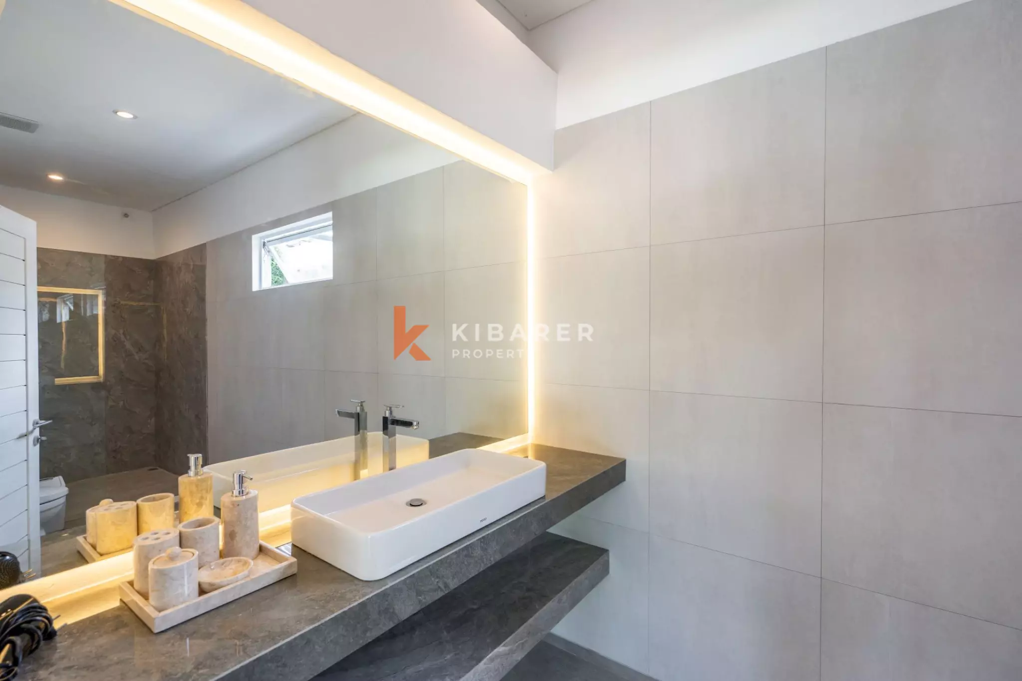 Rare villa de cinq chambres avec jardin clos à Canggu