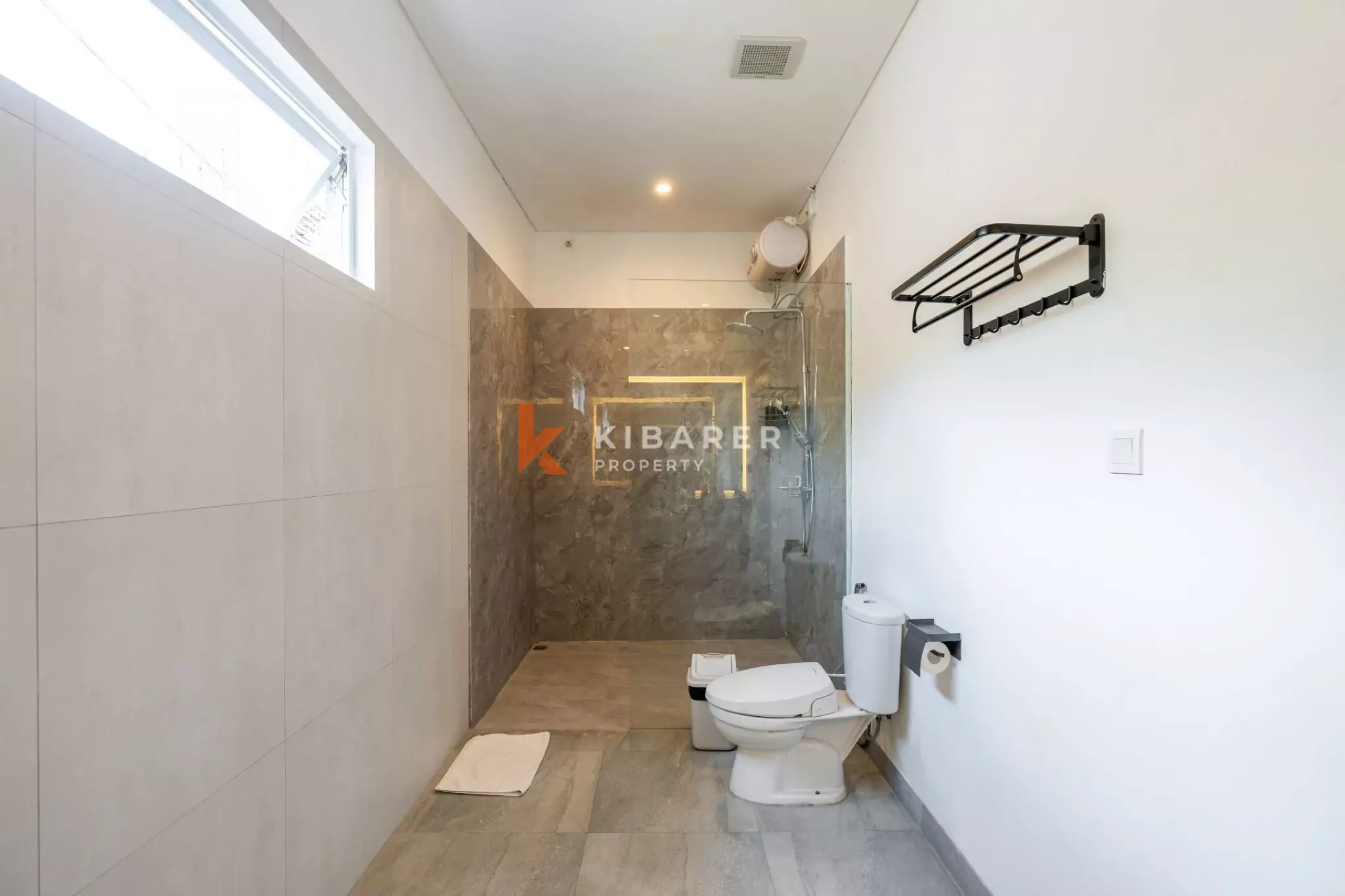 Rare villa de cinq chambres avec jardin clos à Canggu