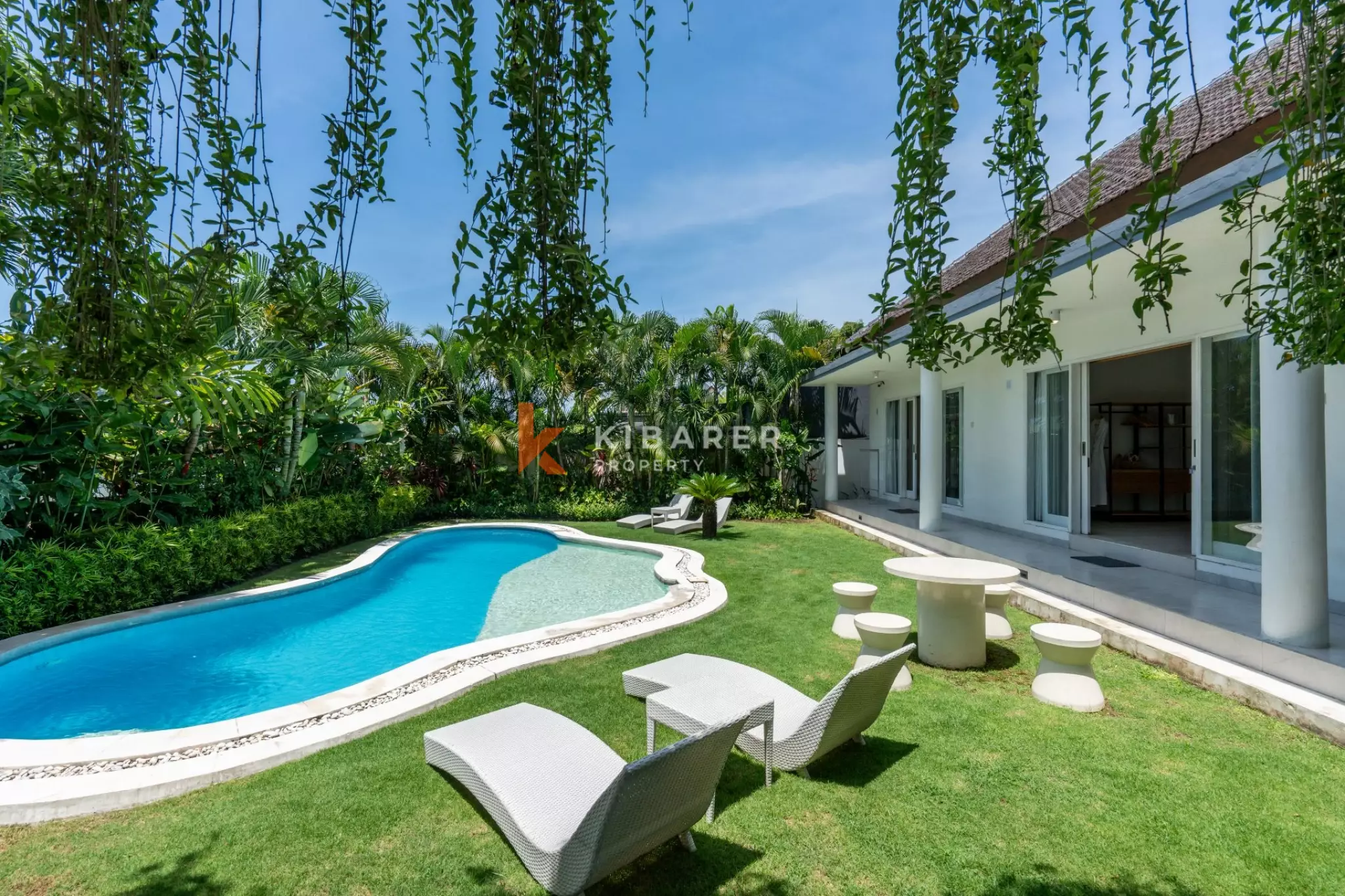 Rare villa de cinq chambres avec jardin clos à Canggu