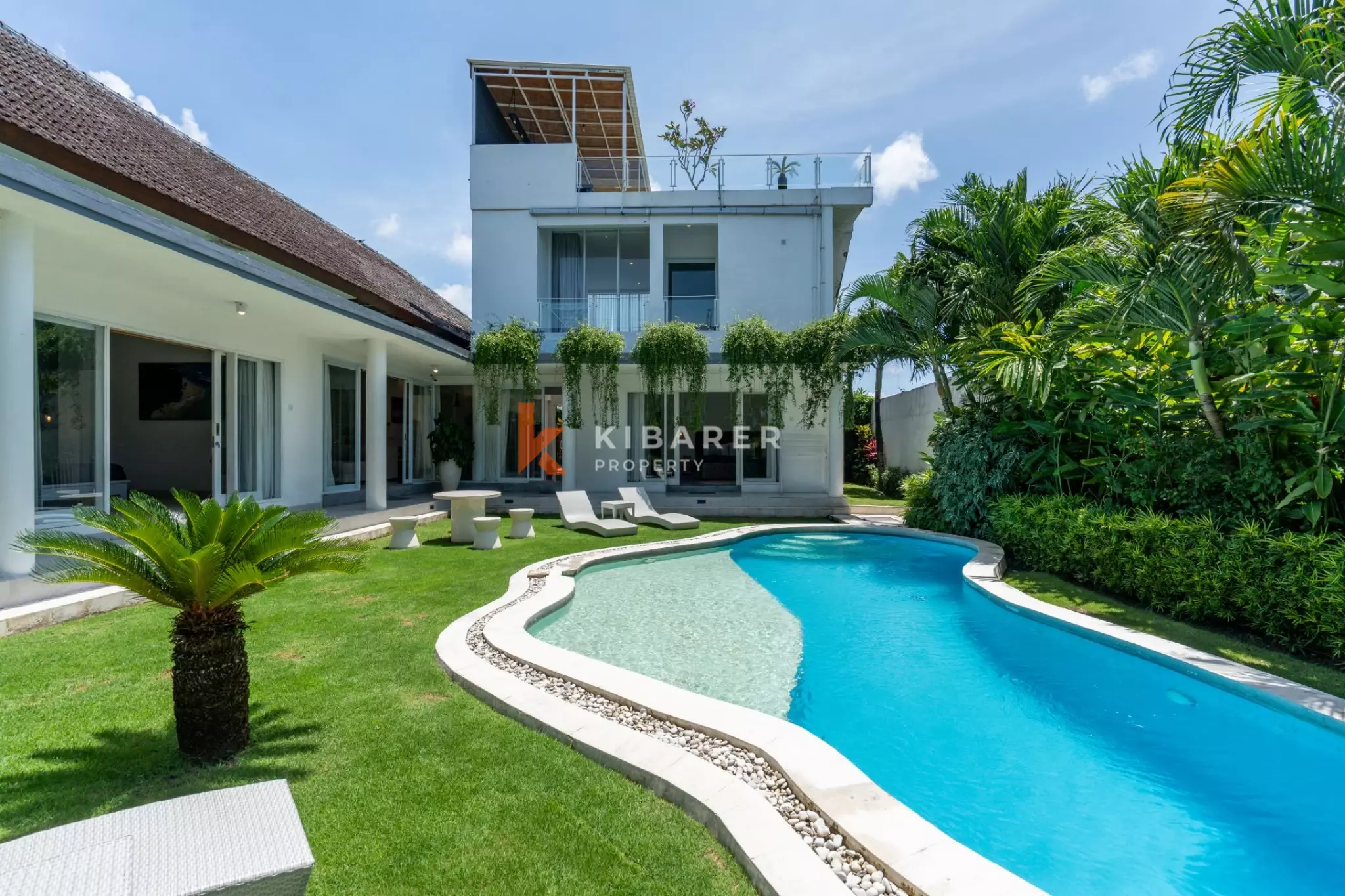 Rare villa de cinq chambres avec jardin clos à Canggu