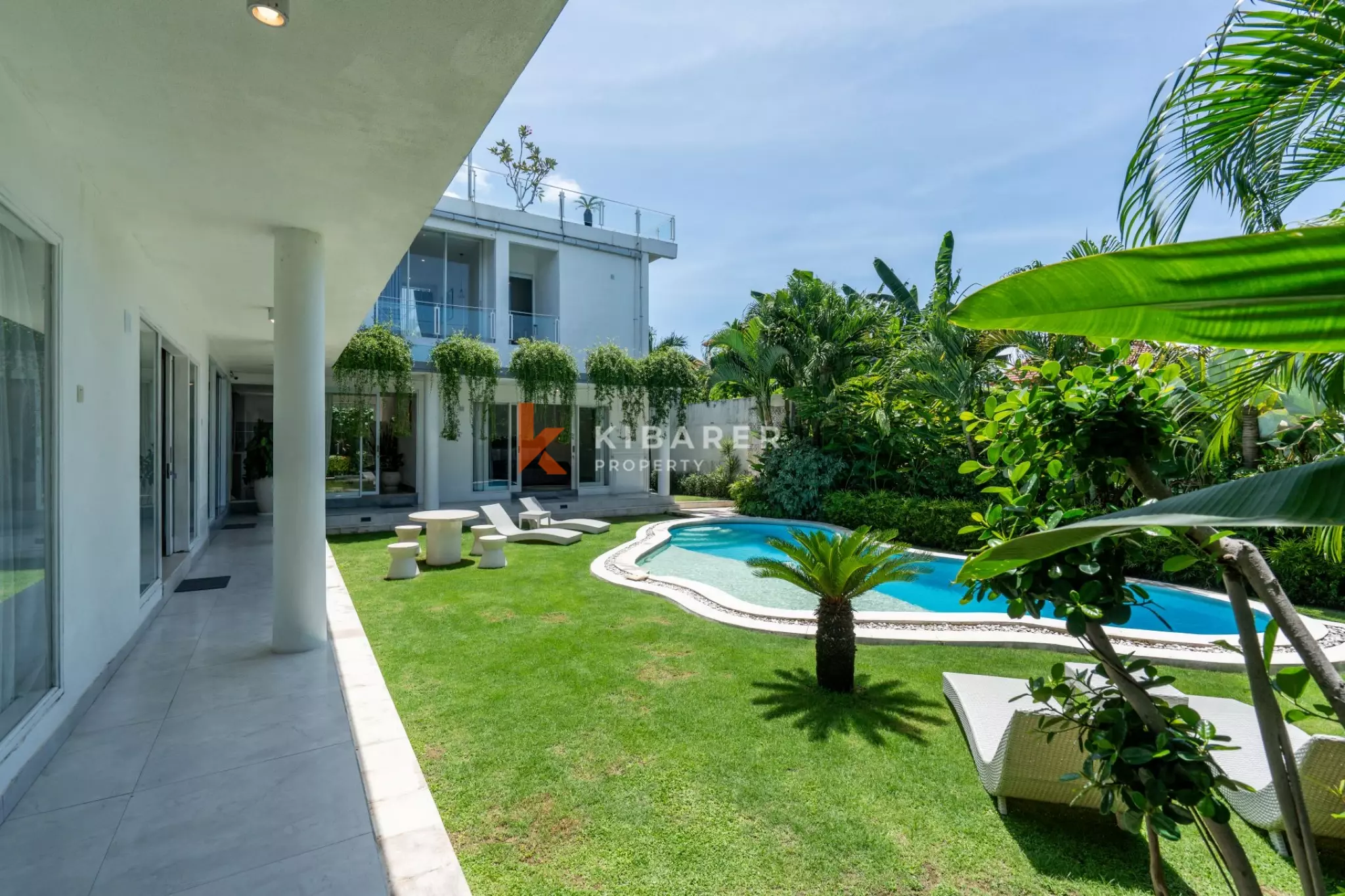 Rare villa de cinq chambres avec jardin clos à Canggu