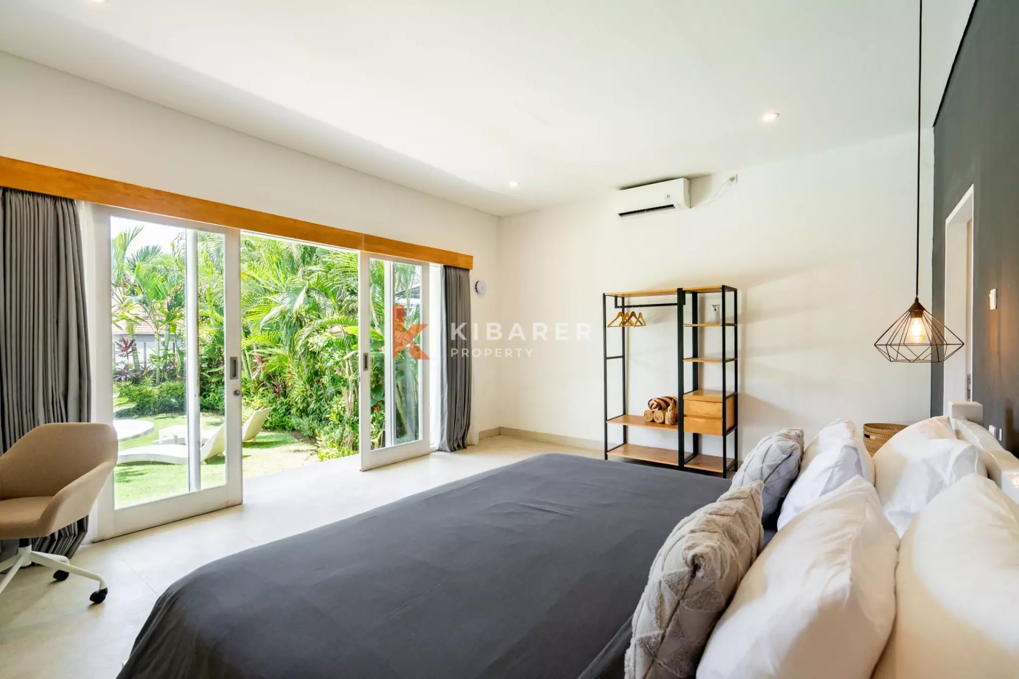 Rare villa de cinq chambres avec jardin clos à Canggu