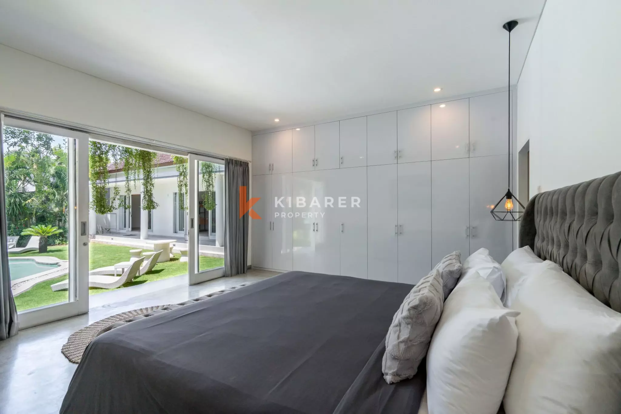 Rare villa de cinq chambres avec jardin clos à Canggu