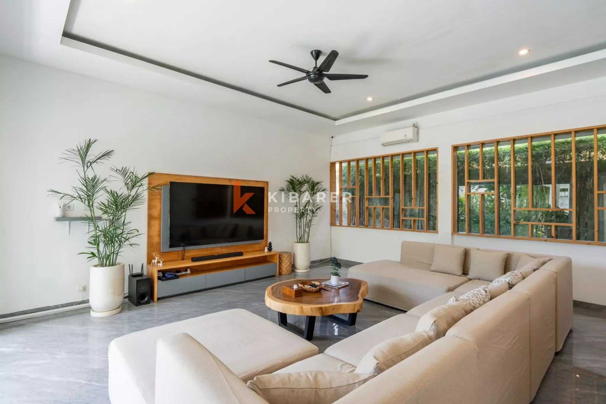 Rare villa de cinq chambres avec jardin clos à Canggu