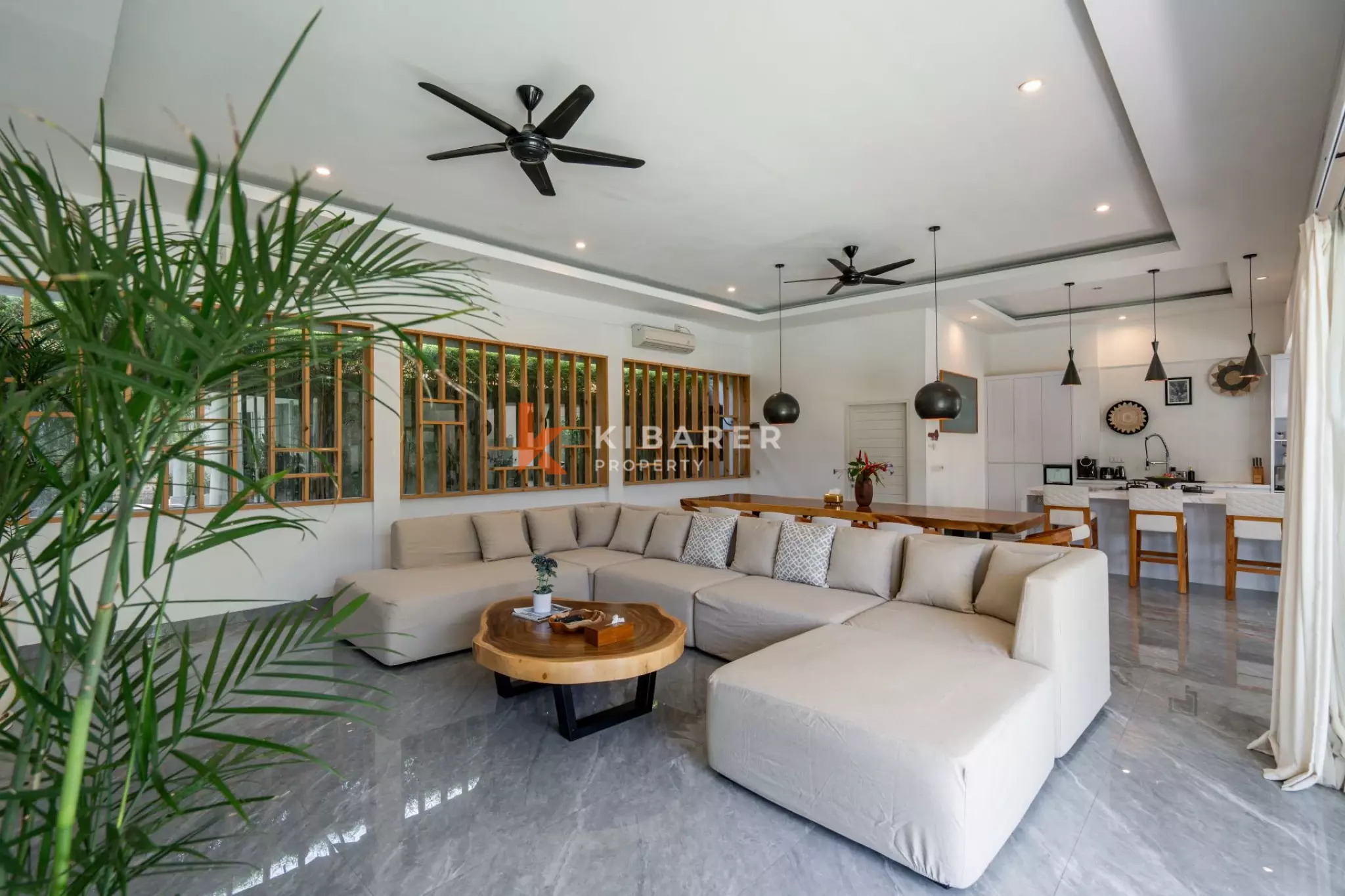 Rare villa de cinq chambres avec jardin clos à Canggu