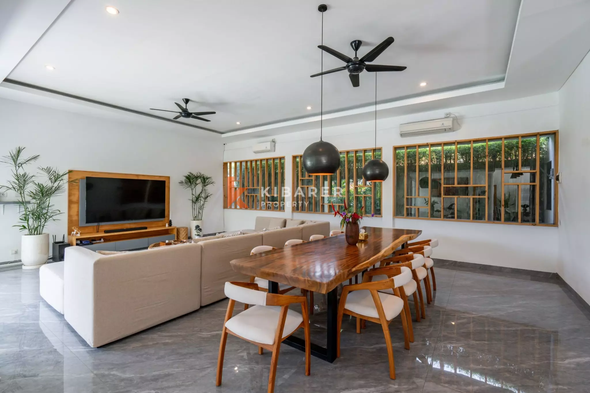 Rare villa de cinq chambres avec jardin clos à Canggu