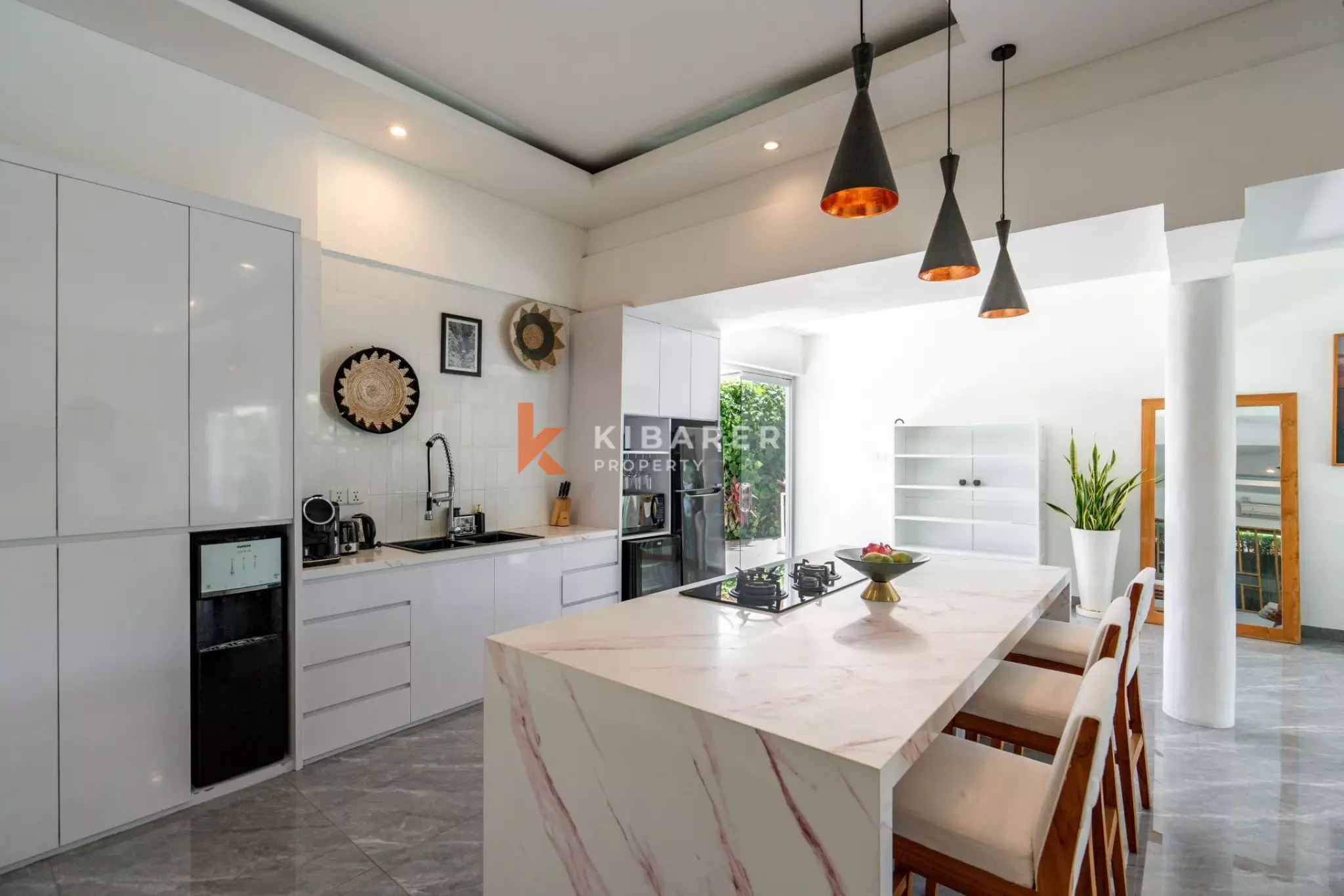 Rare villa de cinq chambres avec jardin clos à Canggu