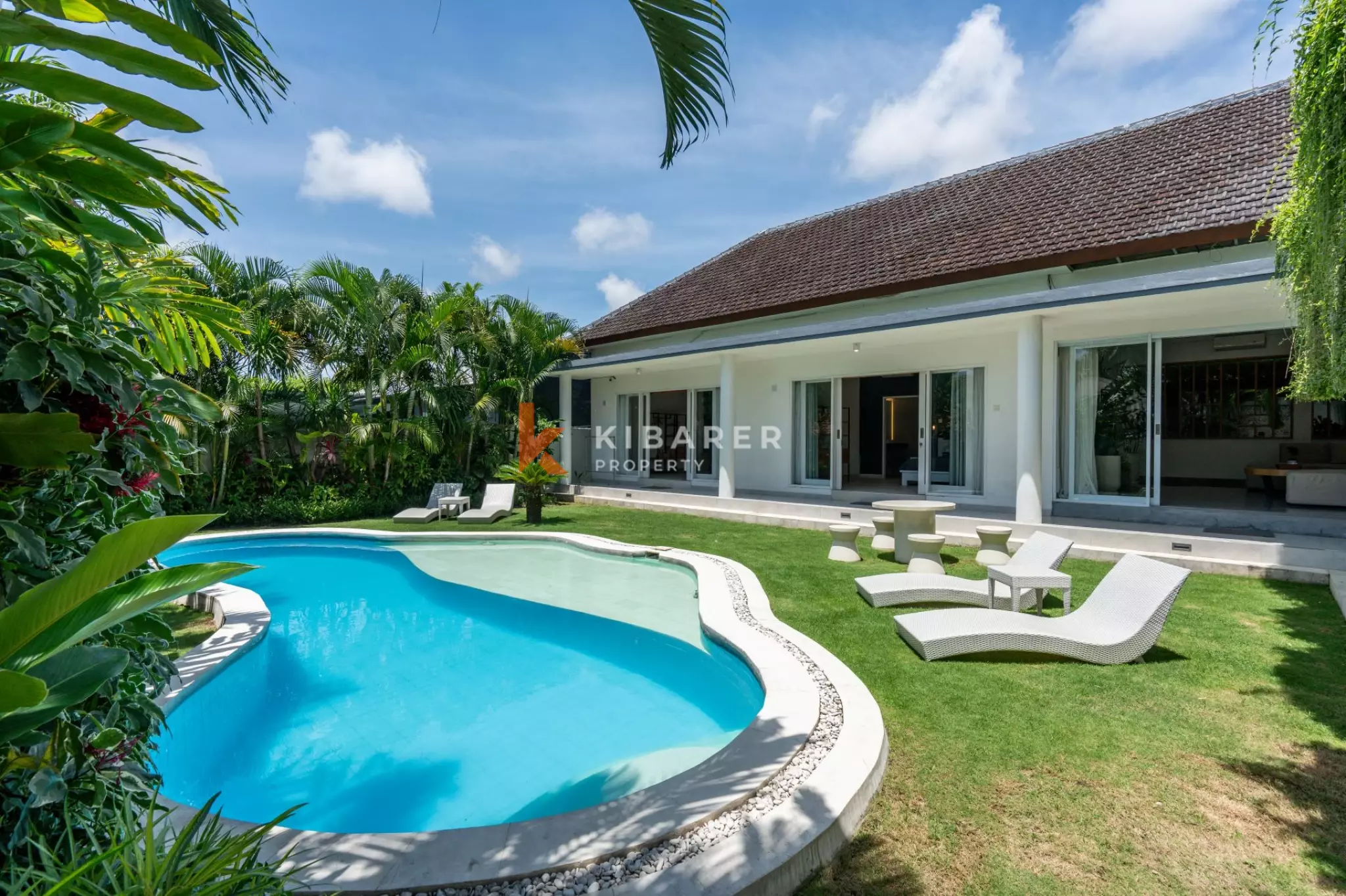 Rare villa de cinq chambres avec jardin clos à Canggu
