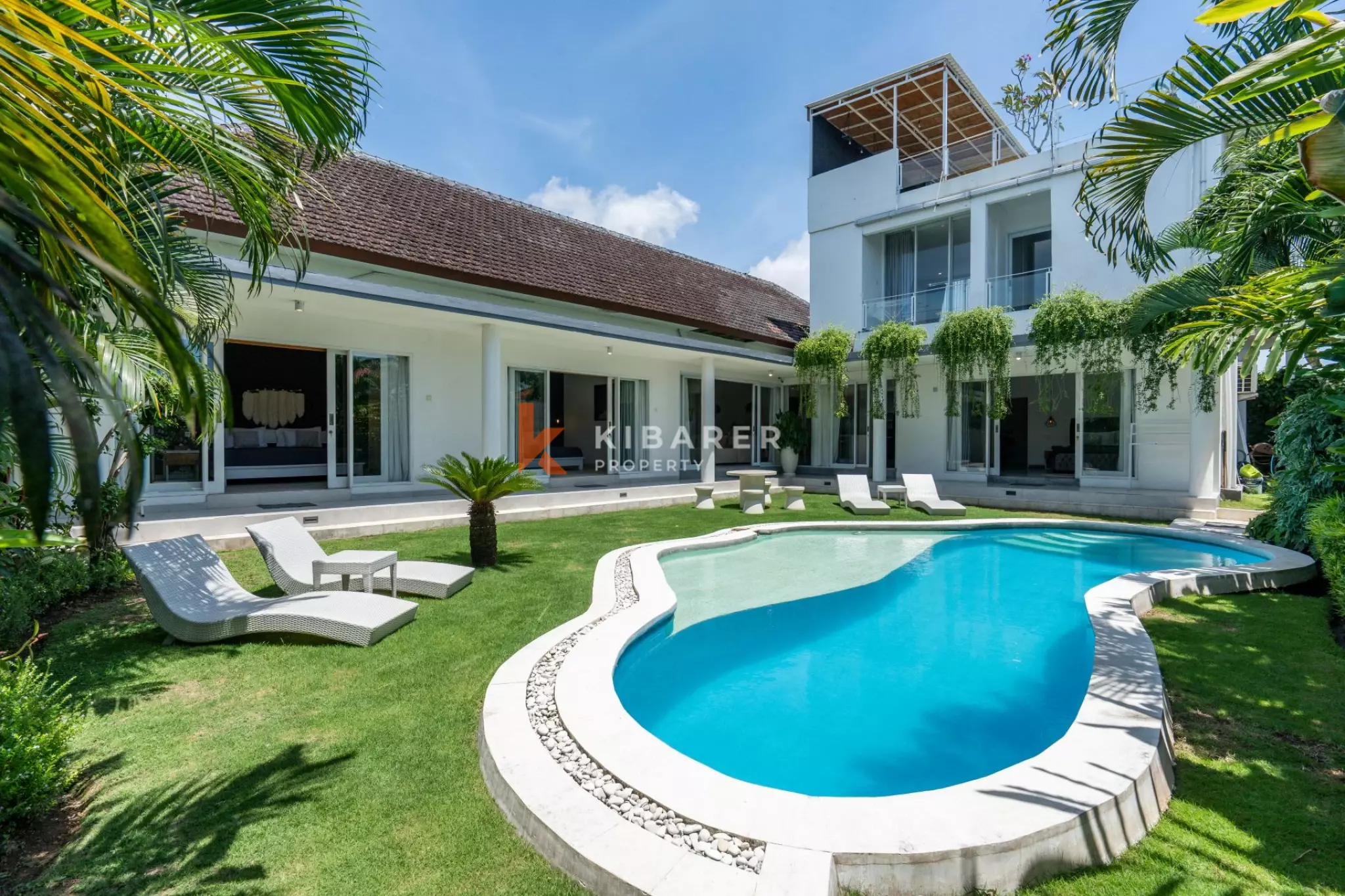Rare villa de cinq chambres avec jardin clos à Canggu