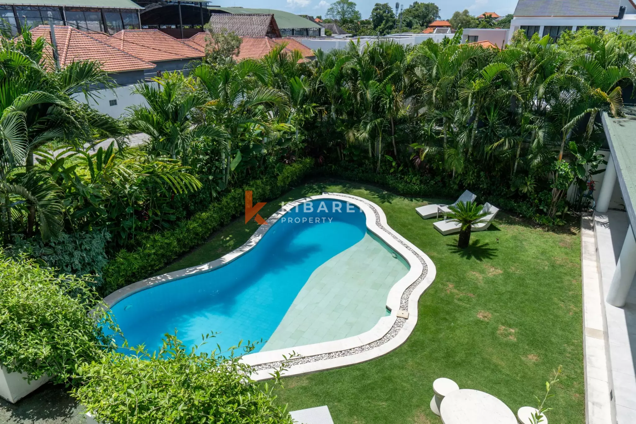 Rare villa de cinq chambres avec jardin clos à Canggu