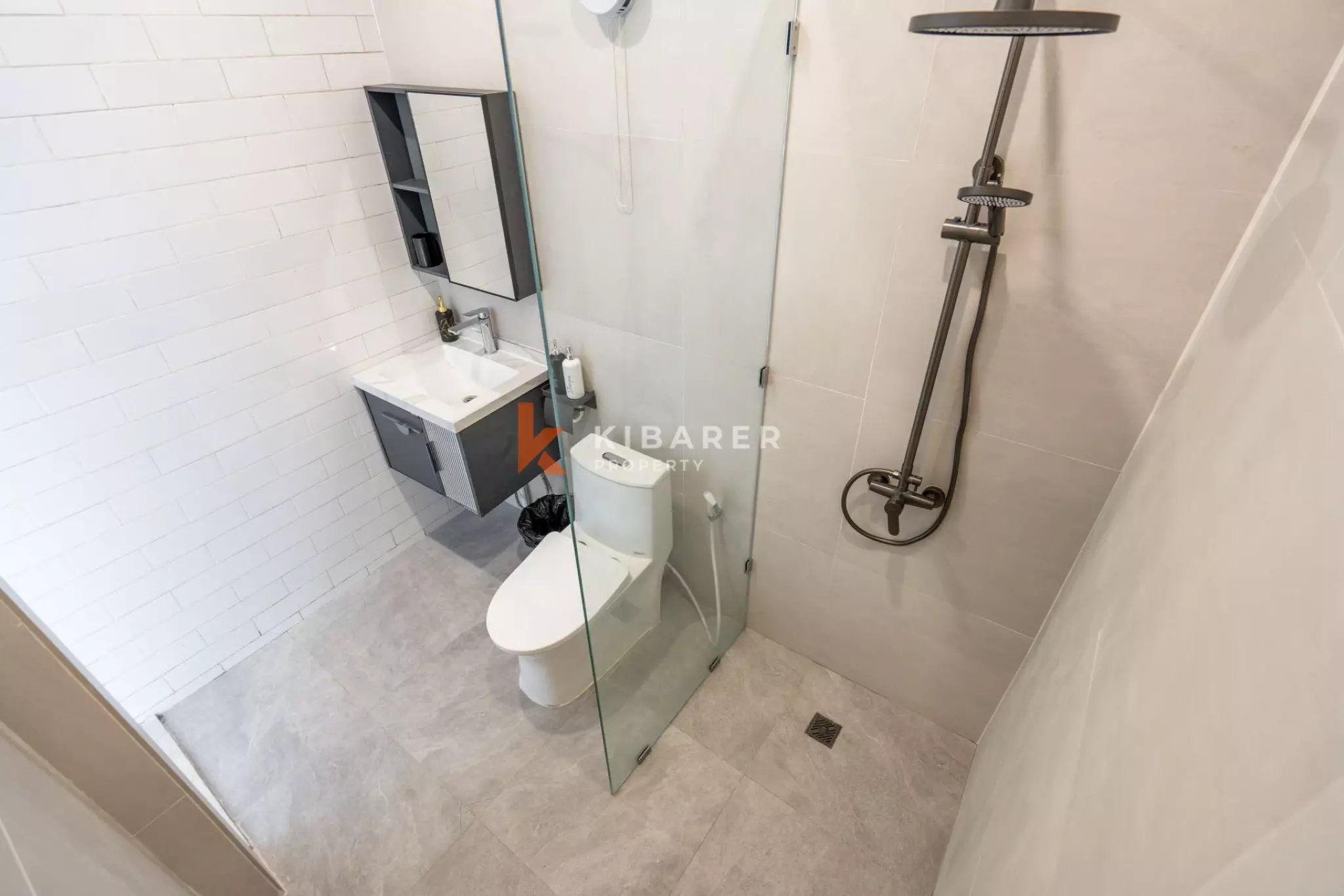 Rare villa de cinq chambres avec jardin clos à Canggu