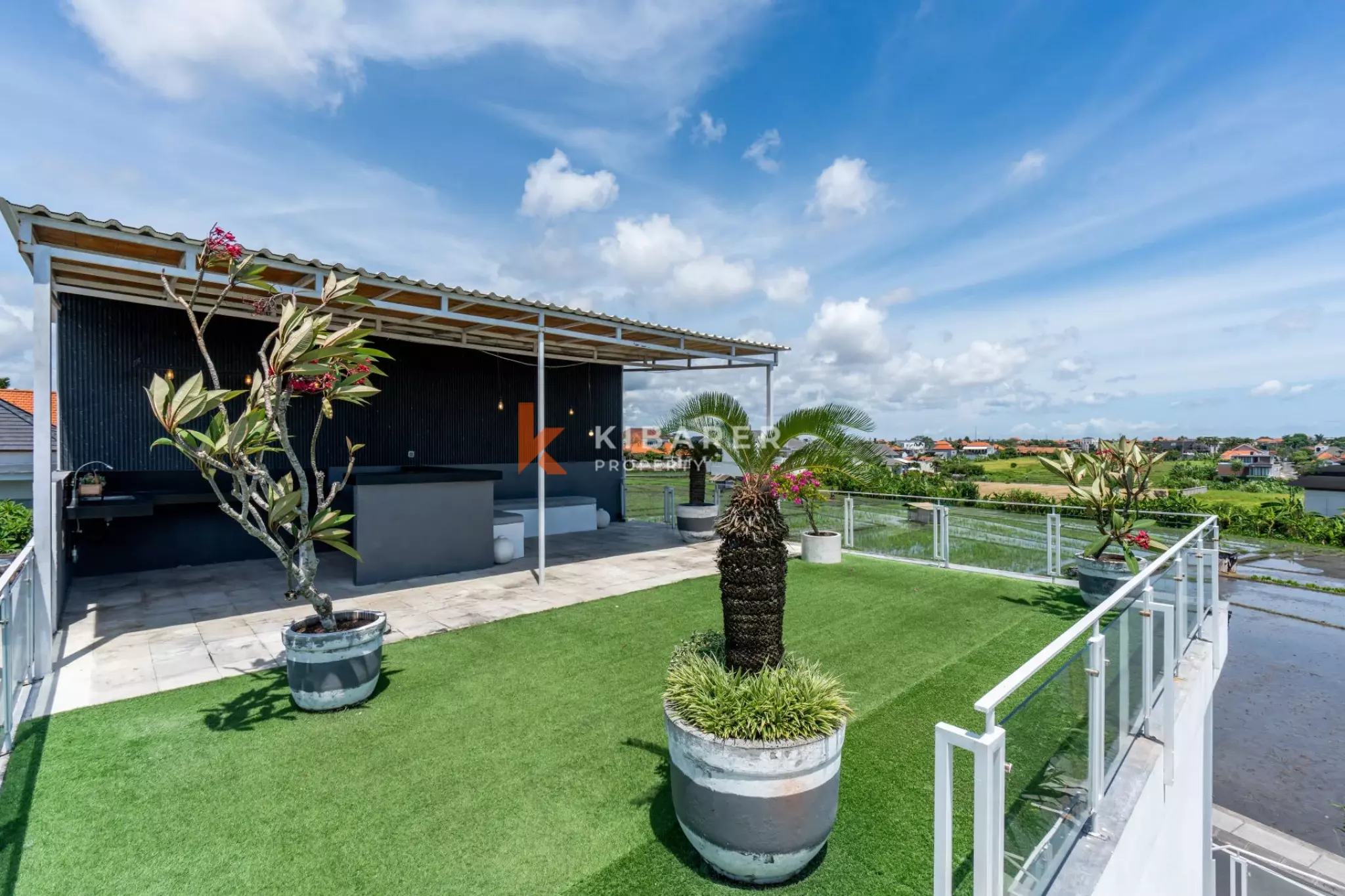 Rare villa de cinq chambres avec jardin clos à Canggu