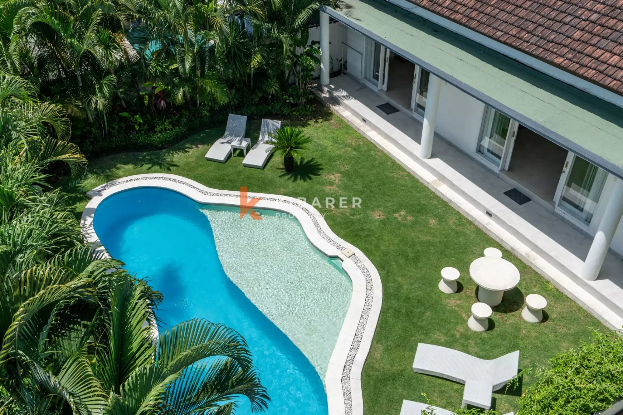 Rare villa de cinq chambres avec jardin clos à Canggu