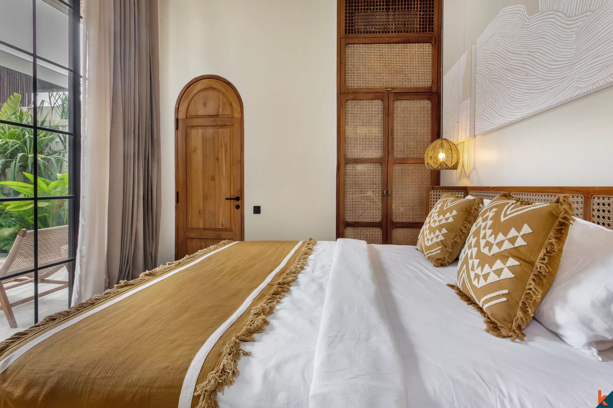 Vila Pribadi Elegan 2 Kamar Tidur dengan Kolam Renang di Cemagi yang Tenang