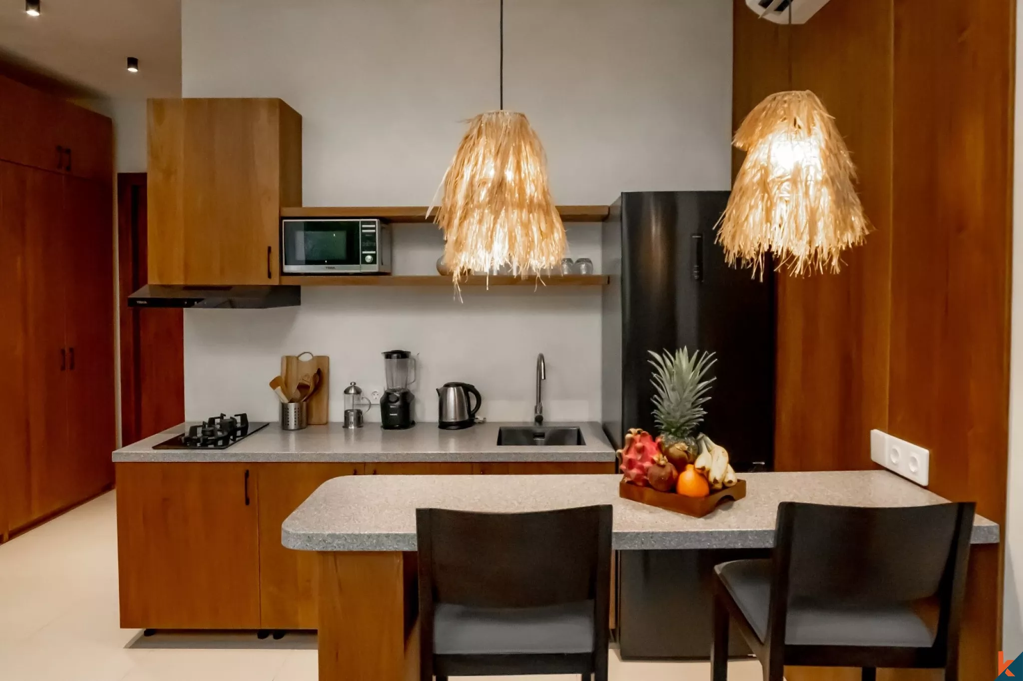 Villa Bergaya Loft Modern dengan 1 Kamar Tidur dan Kolam Renang Bersama di Berawa