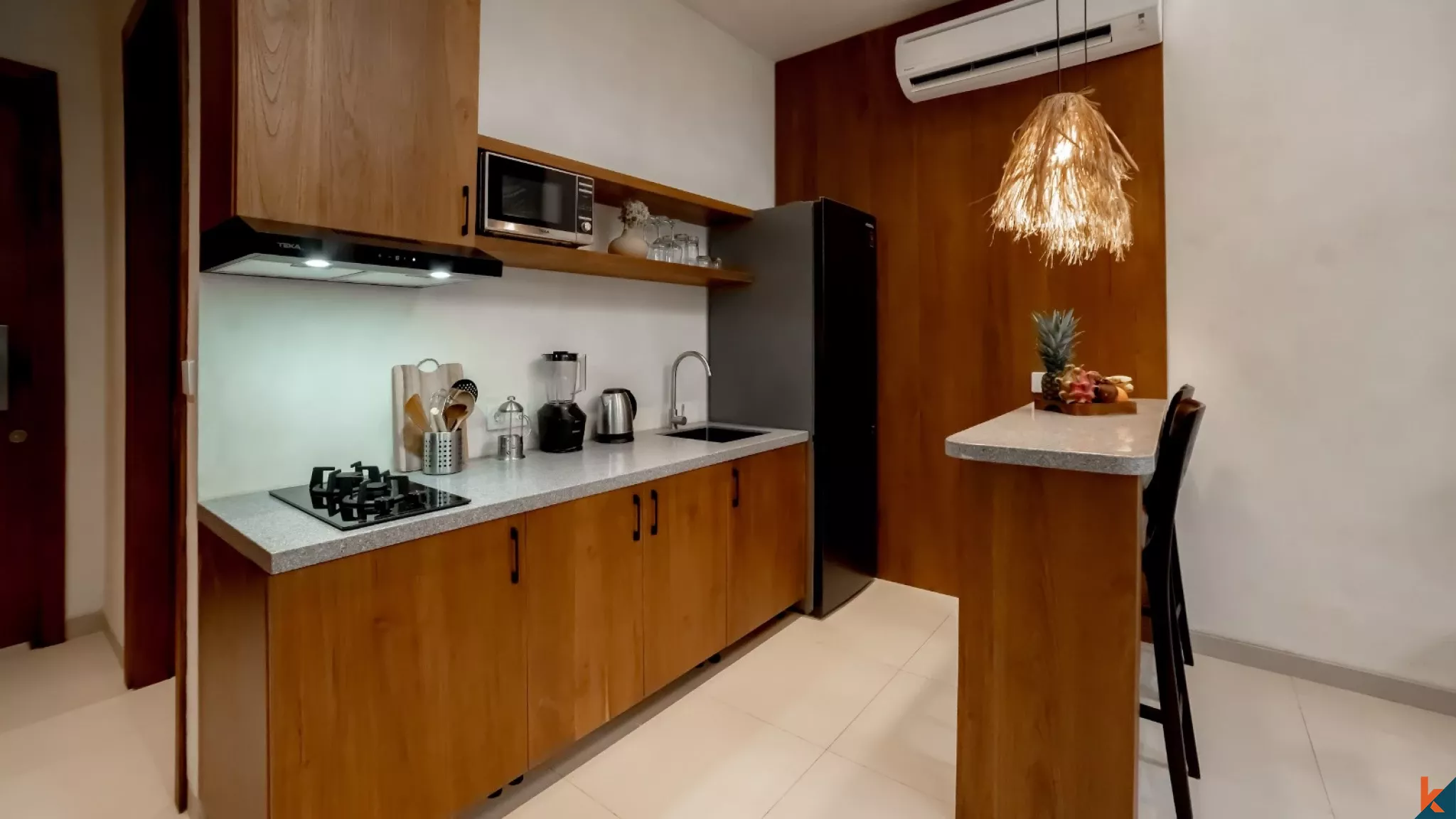 Villa Bergaya Loft Modern dengan 1 Kamar Tidur dan Kolam Renang Bersama di Berawa