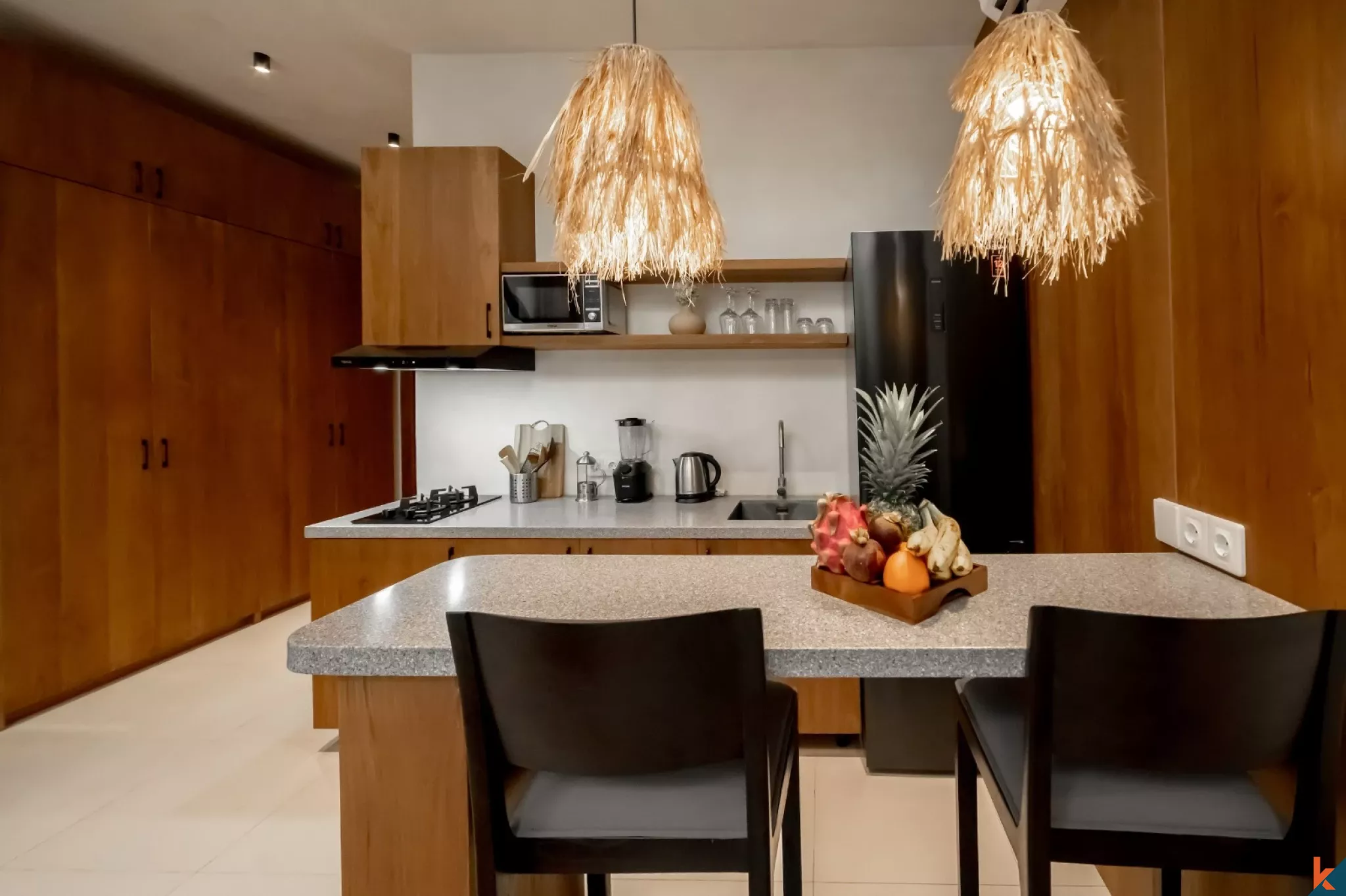 Villa Bergaya Loft Modern dengan 1 Kamar Tidur dan Kolam Renang Bersama di Berawa