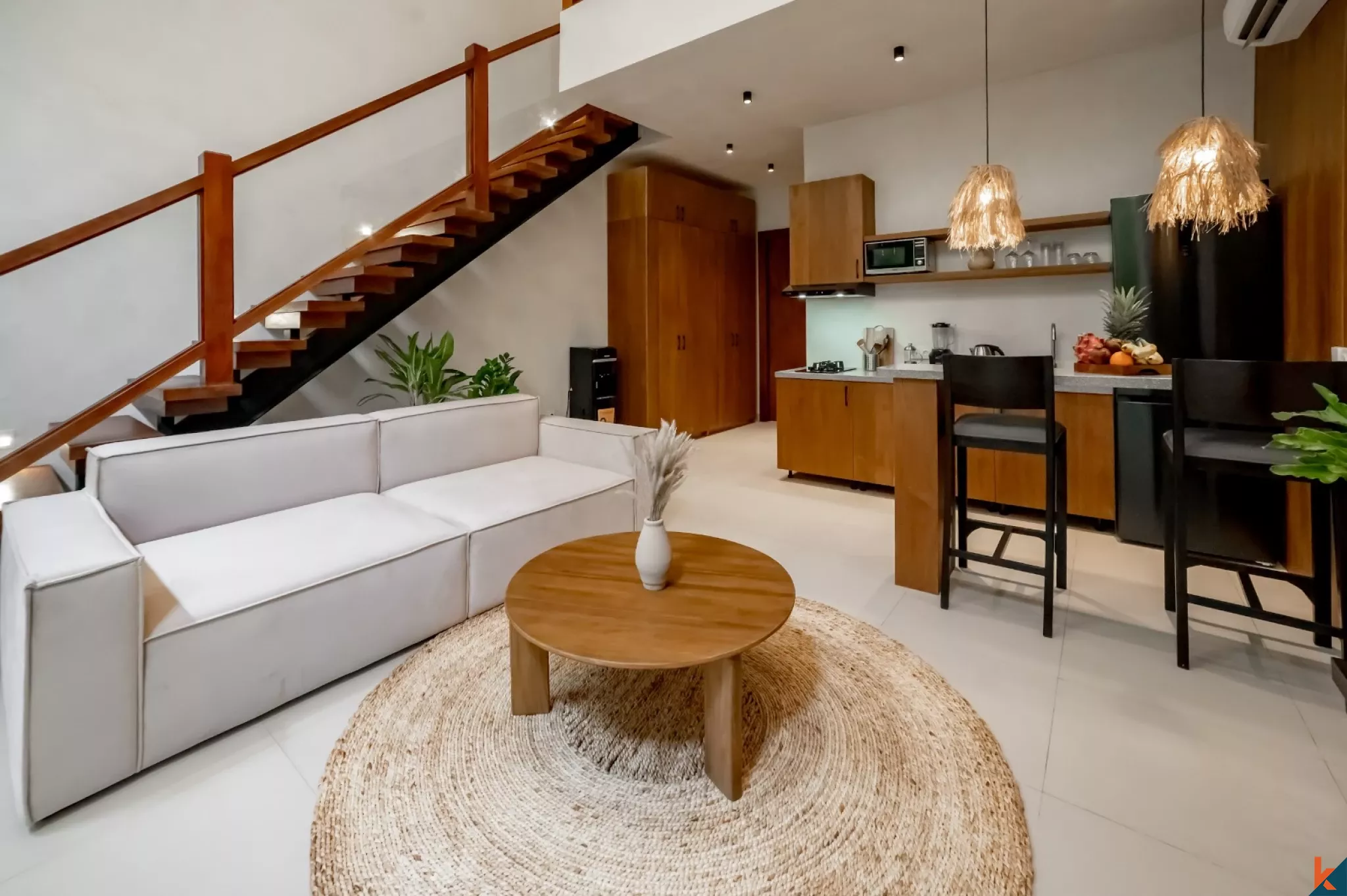 Villa Bergaya Loft Modern dengan 1 Kamar Tidur dan Kolam Renang Bersama di Berawa