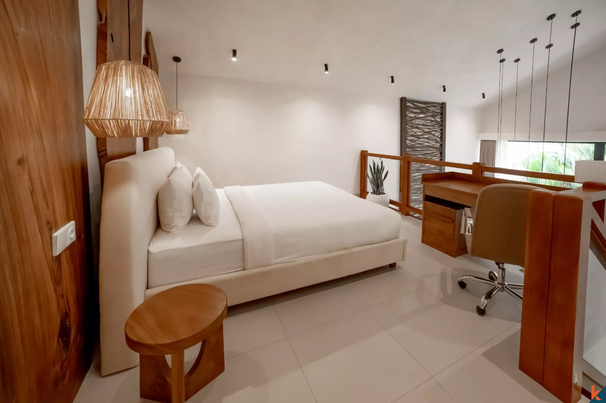 Villa Bergaya Loft Modern dengan 1 Kamar Tidur dan Kolam Renang Bersama di Berawa