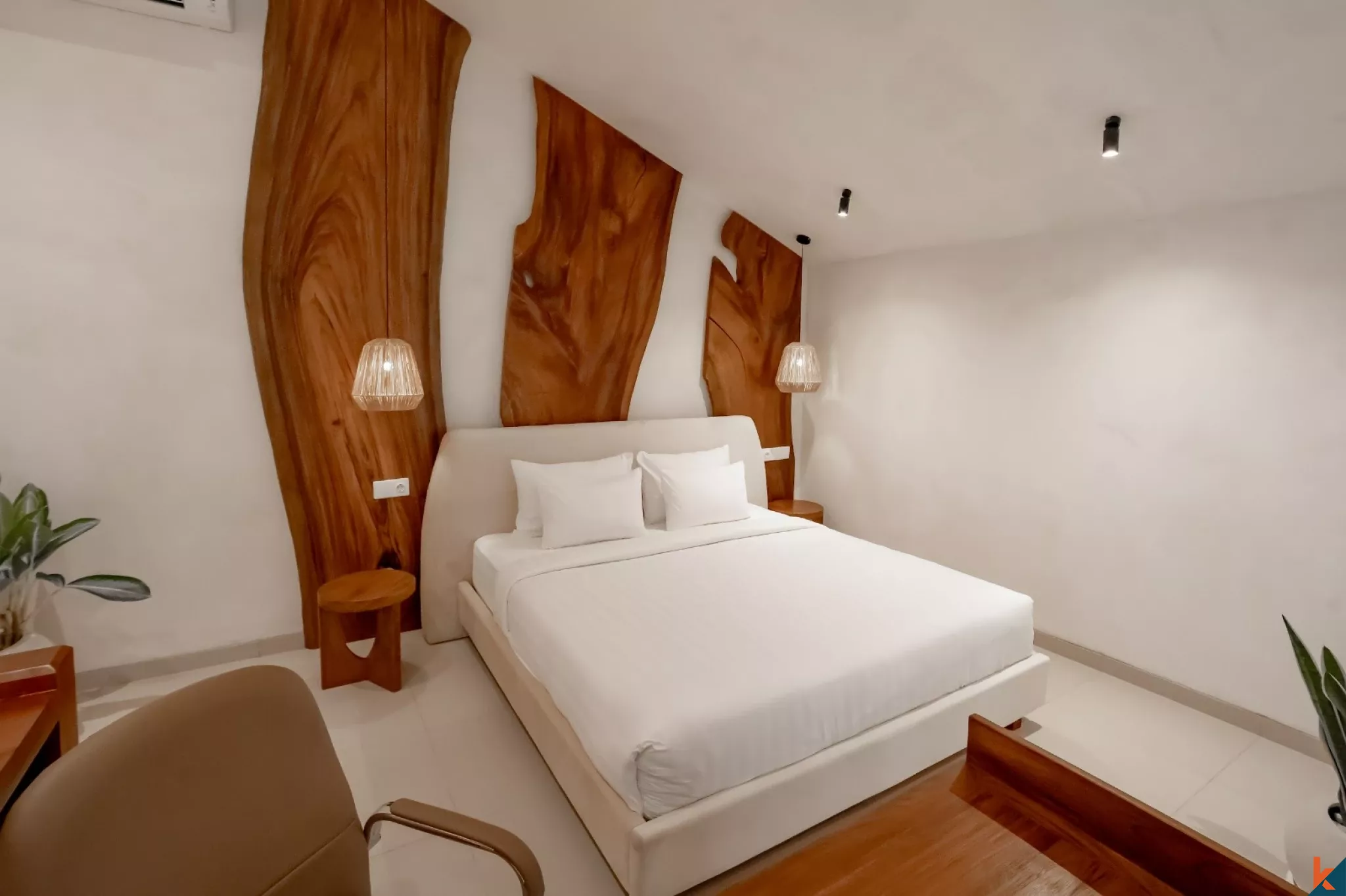 Villa Bergaya Loft Modern dengan 1 Kamar Tidur dan Kolam Renang Bersama di Berawa