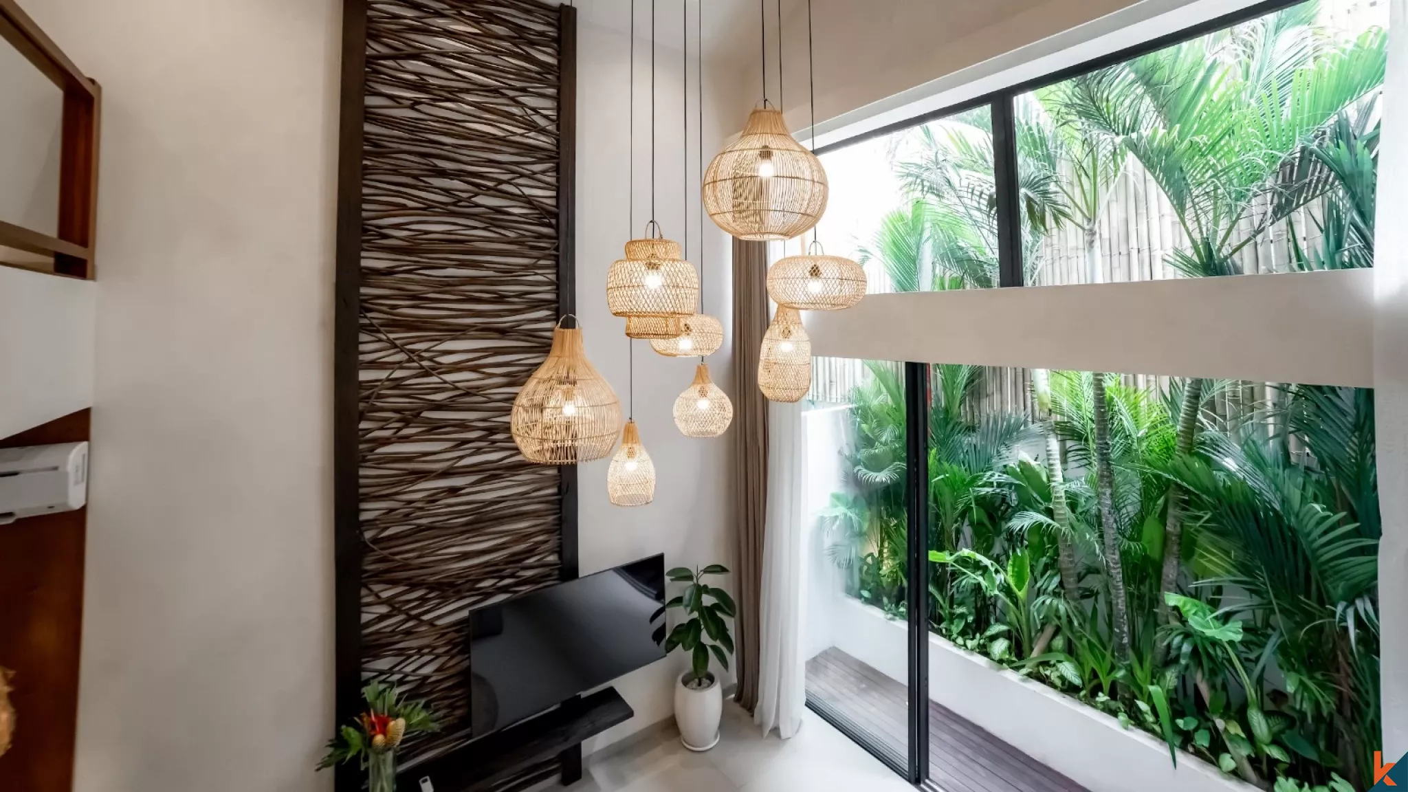 Villa Bergaya Loft Modern dengan 1 Kamar Tidur dan Kolam Renang Bersama di Berawa