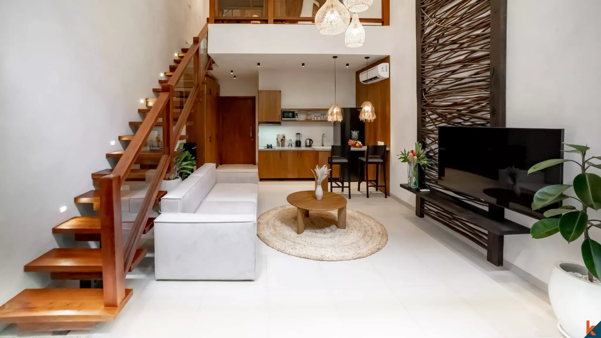 Villa Bergaya Loft Modern dengan 1 Kamar Tidur dan Kolam Renang Bersama di Berawa