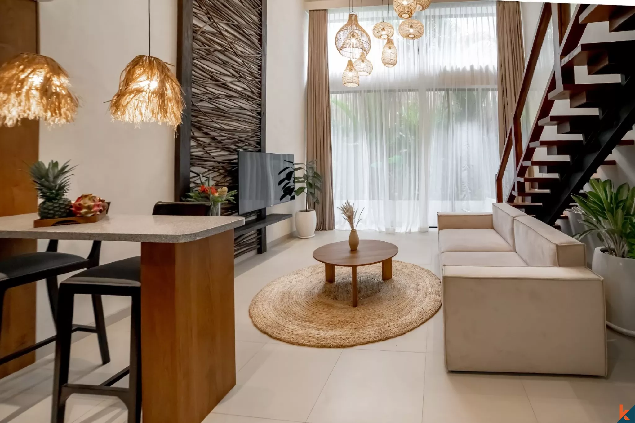 Villa Bergaya Loft Modern dengan 1 Kamar Tidur dan Kolam Renang Bersama di Berawa