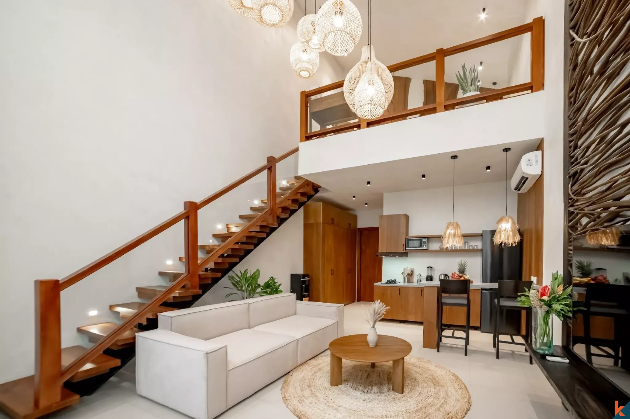 Villa Bergaya Loft Modern dengan 1 Kamar Tidur dan Kolam Renang Bersama di Berawa