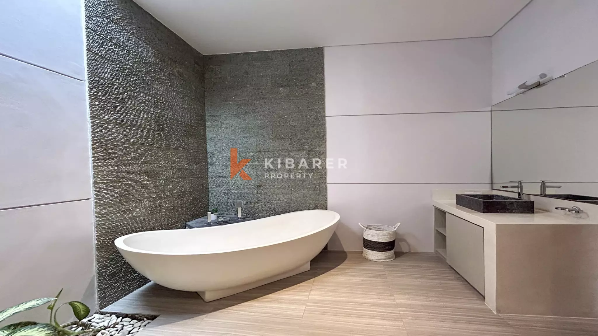 Charming Three-Bedroom Enclosed Living Villa with Private Pool in Umalas