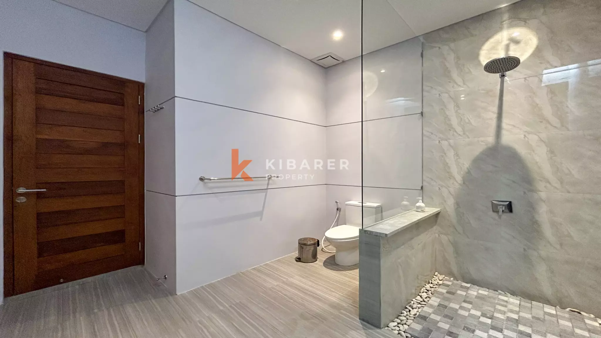 Charming Three-Bedroom Enclosed Living Villa with Private Pool in Umalas