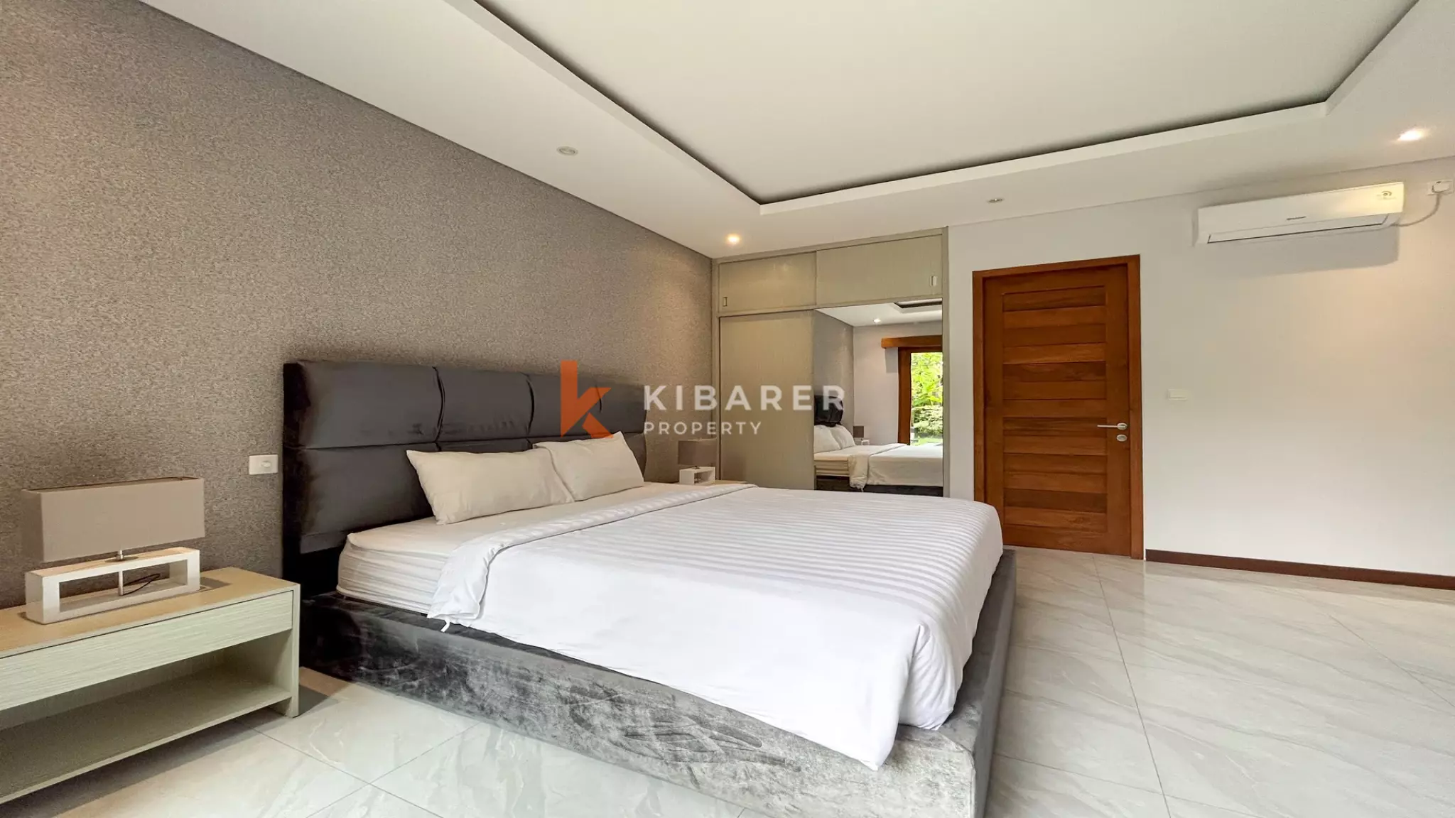 Charming Three-Bedroom Enclosed Living Villa with Private Pool in Umalas